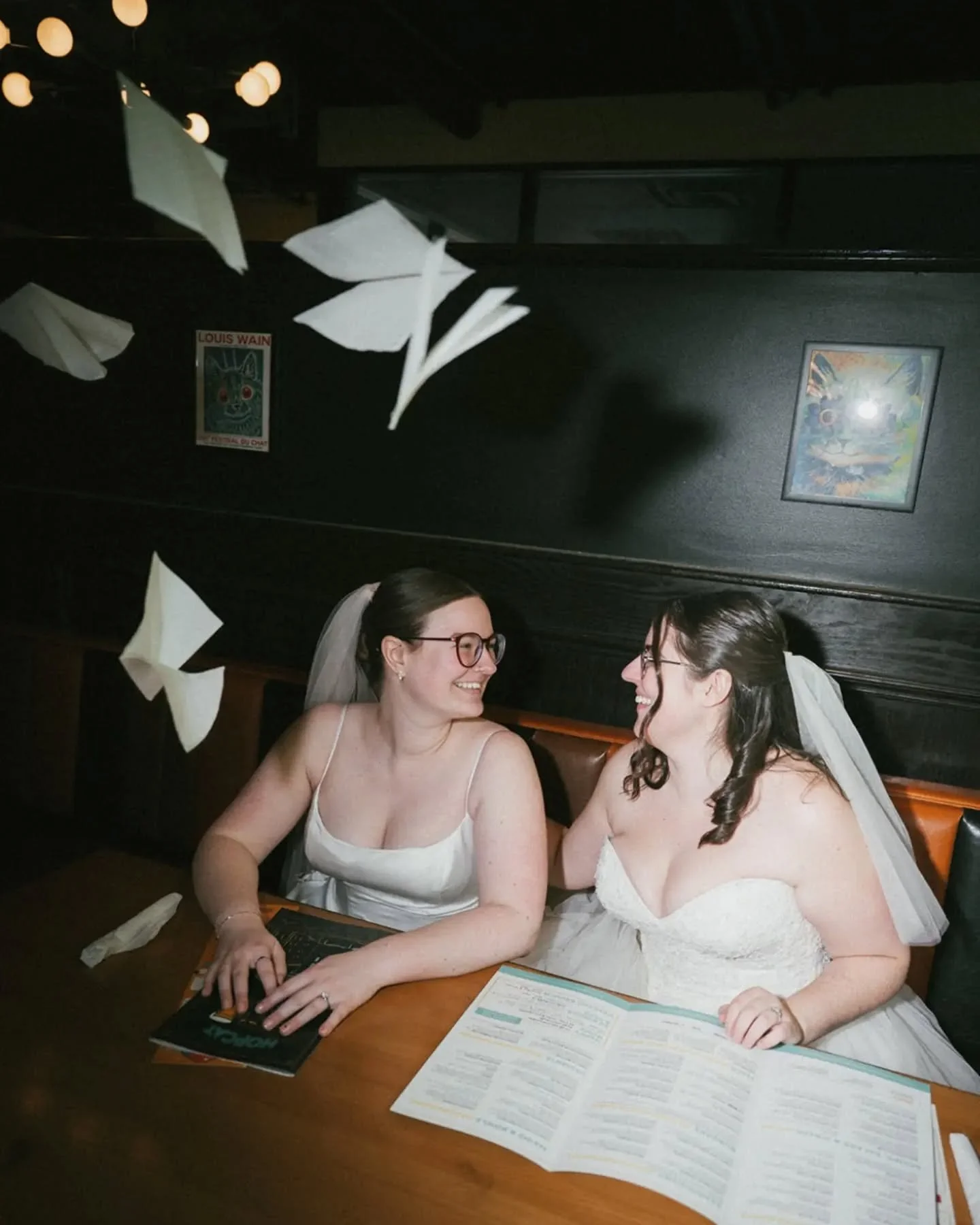 Two brides walk into a bar.

(..this isn't a joke I'm just stating what happened 😎) 

Thank you to @hopcatbeerbar for letting us recreate Madison + Lorraine's first date on their wedding day!

#annarborweddingphotographer #annarborwedding #bridalpho