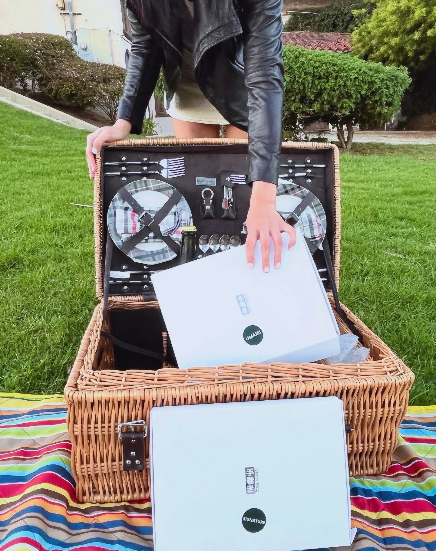 Picnic ready and perfectly portable 🍱 Grab your favorite box and find your spot 😎

#temaki #handroll #sushilovers #sushitime #japanesefood #temakilovers #temakidelivery #handrolldelivery #temakitogo #sushila