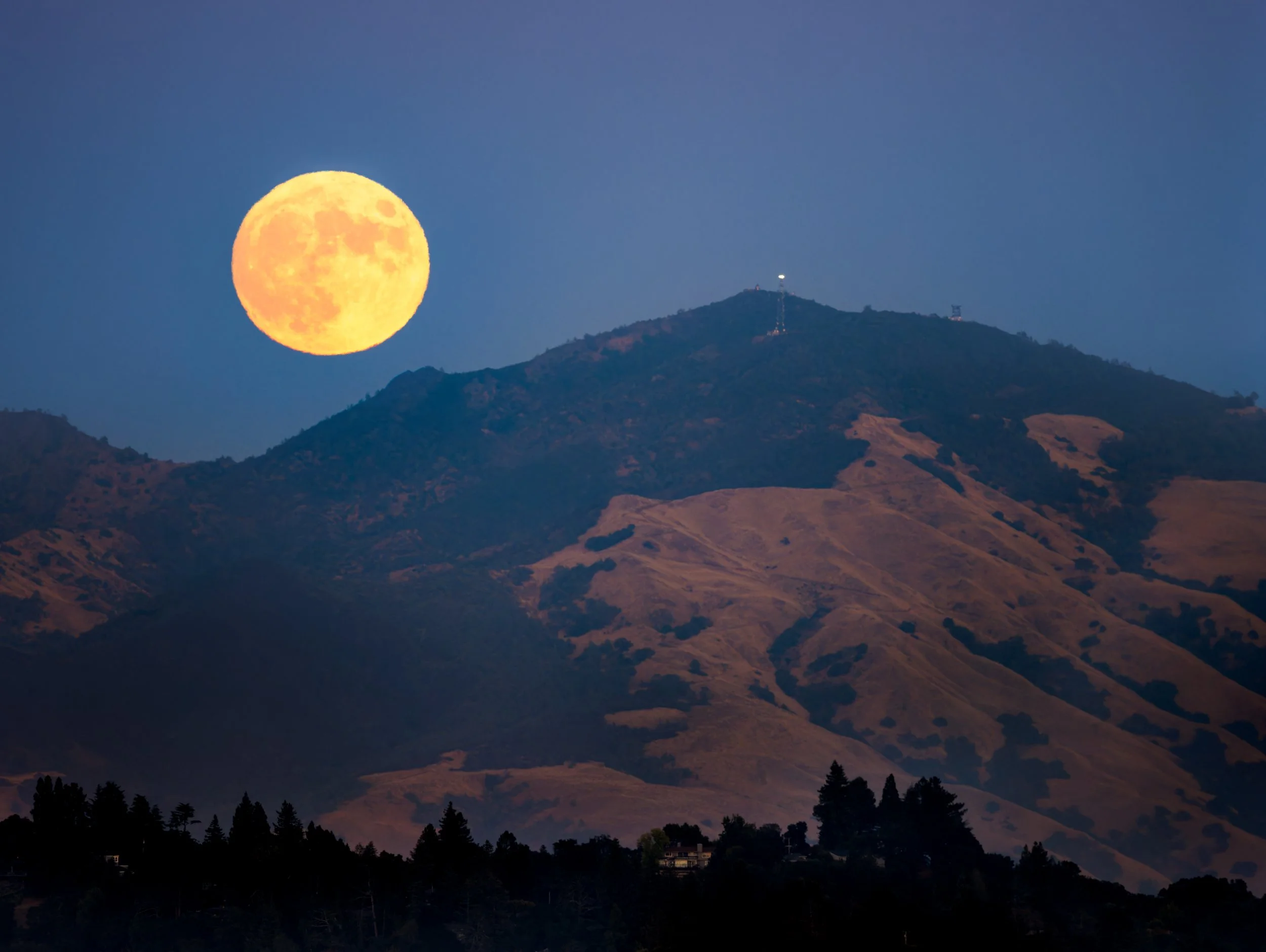 The October moon rises above the Mount Diablo range in California, on October 9, 2022