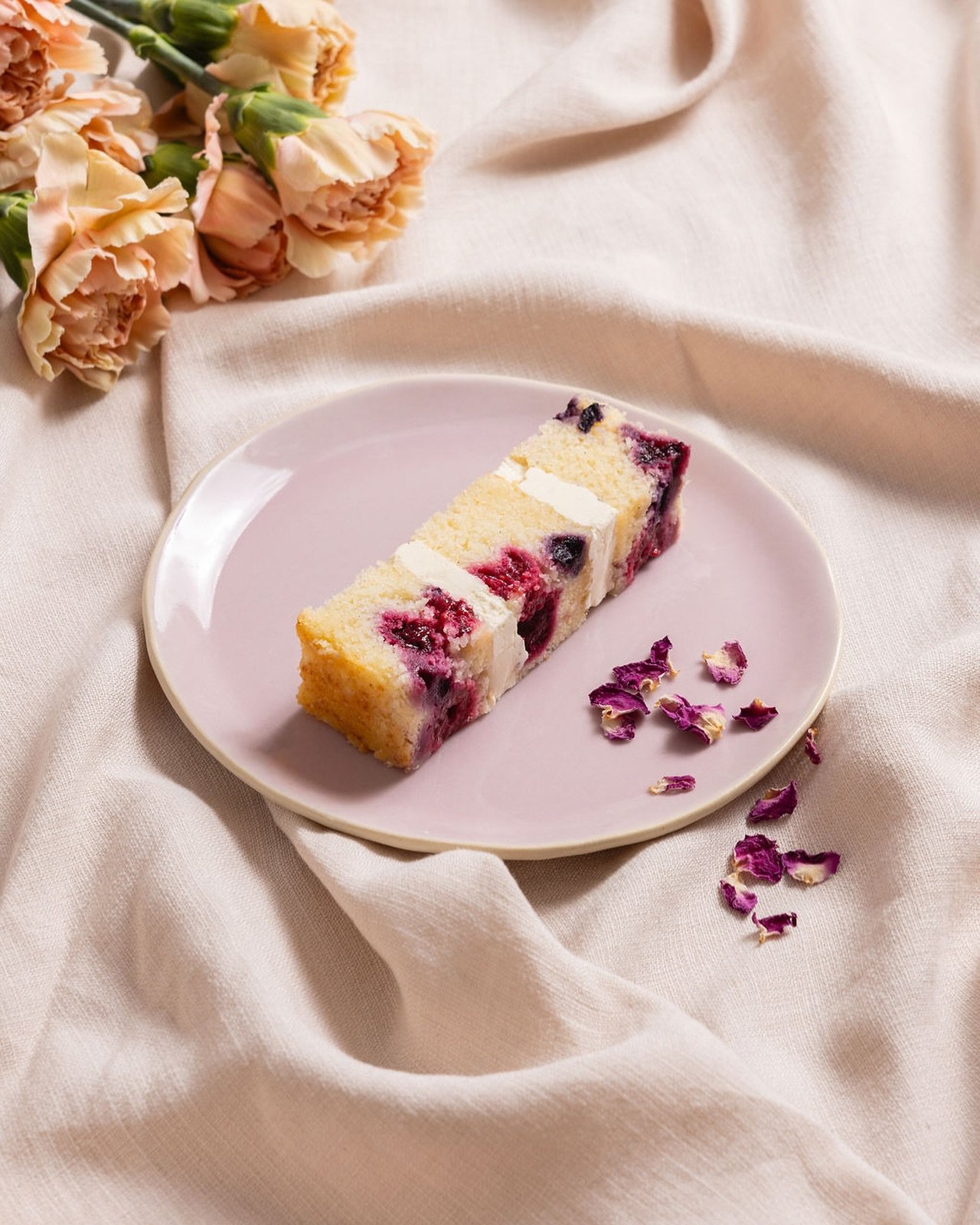 Our vanilla bean cake dotted with mixed berries before baking to add little pops of sweetness in every bite 🍓

Paired with a super light and fragrant rosewater Swiss meringue buttercream for our most romantic flavour combo 💕✨
