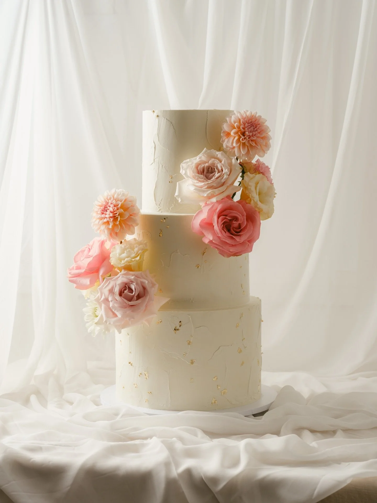 A collection of our cakes dressed in florals, done for weddings, birthdays, baby showers, and more 💕

#sydneycakes #sydneyweddings #weddingcake #floralcake #sydneydesserts