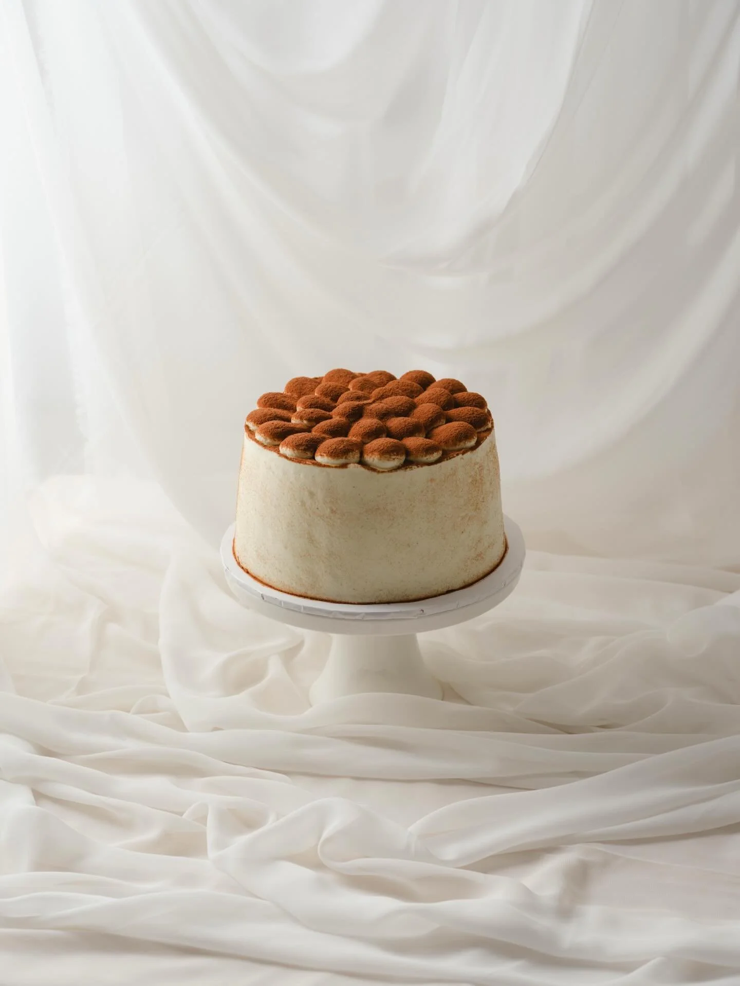 Happy International Tiramisu Day!

Celebrate with our non-traditional chiffon cake version - soft coffee sponge soaked with creme de cacao, dressed in a fluffy whipped vanilla mascarpone and finished with a generous dusting of our favourite @cacaobar