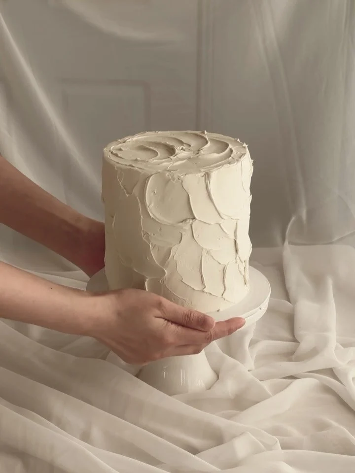 When texture is all you need ☁️

This is our smallest standard cake size typically offered, a single tier 6&rdquo; that can serve 25 dessert portions, or up to 50 coffee portions. Perfect for birthdays, engagements and baby showers, or for a more int