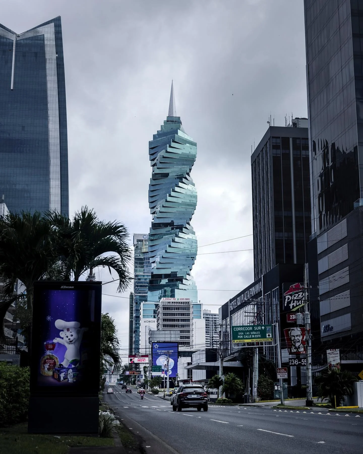 The beautiful high buildings of Panama city. The F&amp;F Tower is one of the most iconic buildings in Panama city for it&rsquo;s spiral architecture. 🏙