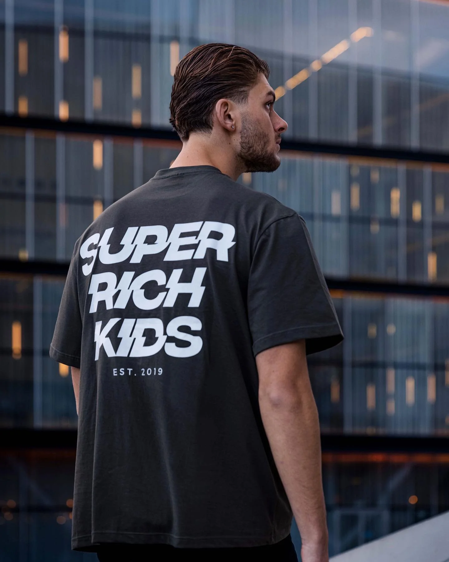 Did a shoot with @nickljason wearing @superrichkids 🔥 shot with Canon R5 📸

&bull;
&bull;
&bull;
&bull;
#Canon #Canonr5 #Photography #Camera #Canonphotography #Mirrorless #Ef2470mm #Fullframe #Streetphotography #Streetwear #Urban #Urbanphotography 