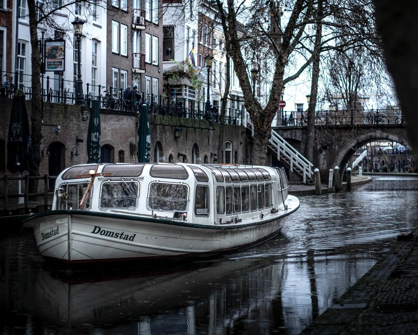 Boattrips through the canals of Utrecht🚤🏙
&bull;
&bull;
&bull;
&bull;
#Utrechtcity #Utrecht_netherlands #Canonnederland #Dutchbest #Urban #Canon #Instadaily #Dutch_shooters #Lifestyle #Urbanandstreets #Streetgrammers #Europestyle_netherlands #Urban
