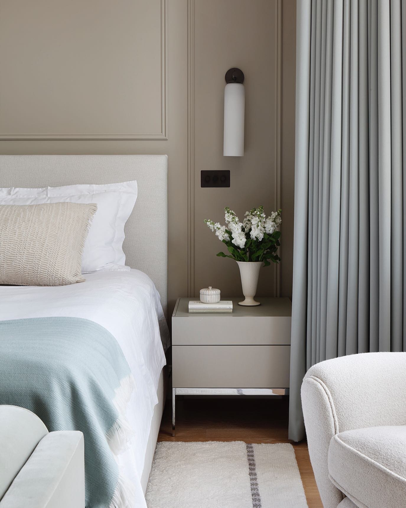 We prefer to use plain fabrics over patterned in bedrooms to create peaceful, relaxing spaces. In this primary bedroom we layered textured linens, wool, boucle and velvet.
 
Photography @alexanderjamesphoto 
Construction @lawrencewebbltd 
Fabrics @ro