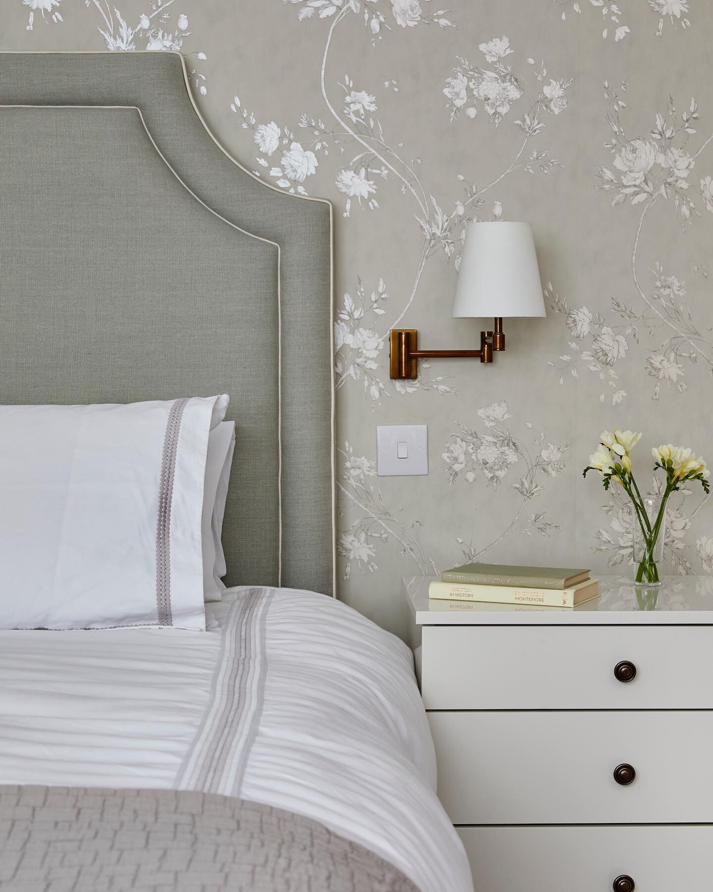 TBT this pretty bedroom we completed some years ago.  We used a floral patterned wallpaper, and kept the rest of the scheme subtle so as not to overpower the room. Successful interior design requires balance.

#londoninteriors #londoninteriordesigner