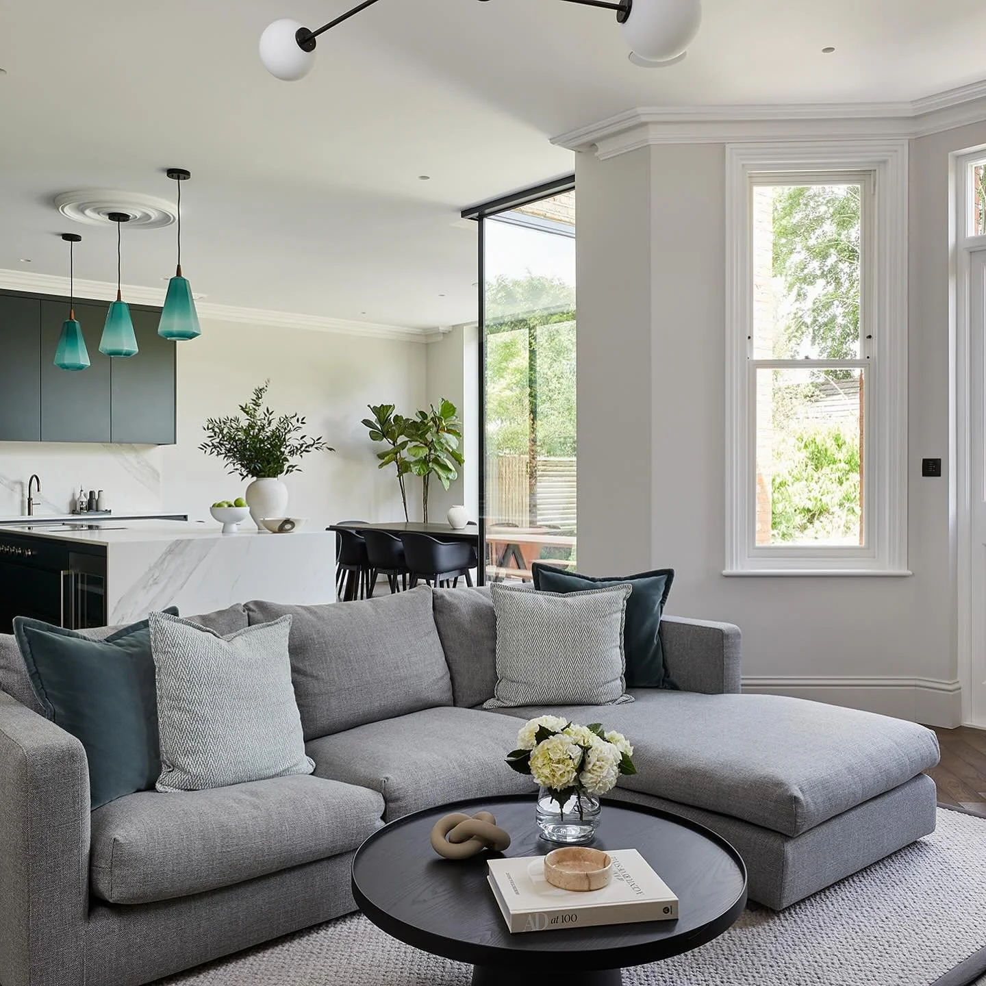 TRANSFORMATION THURSDAY &hellip;. Scroll through to the before photos to see how we transformed the ground floor of this Edwardian property.  We worked with the talented @adearchitecture to reconfigure the space. 

Previously, you opened the front do