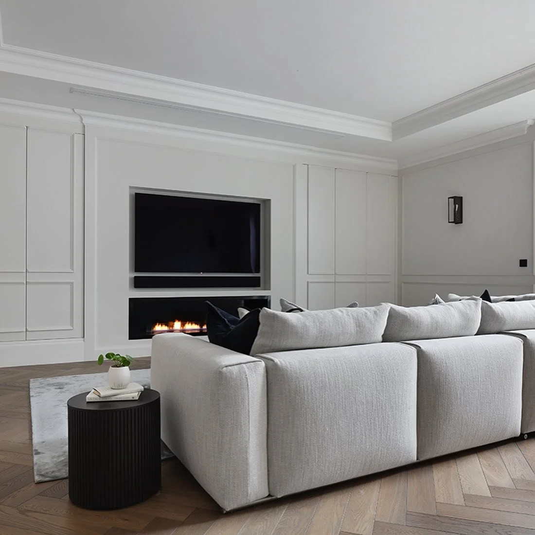 Basements don&rsquo;t have to be dark and dingy. In this project, a light, airy space was created. Natural light floods in through the floor to ceiling Crittal doors. We chose a light paint colour that reflects light around the room. The courtyard ga
