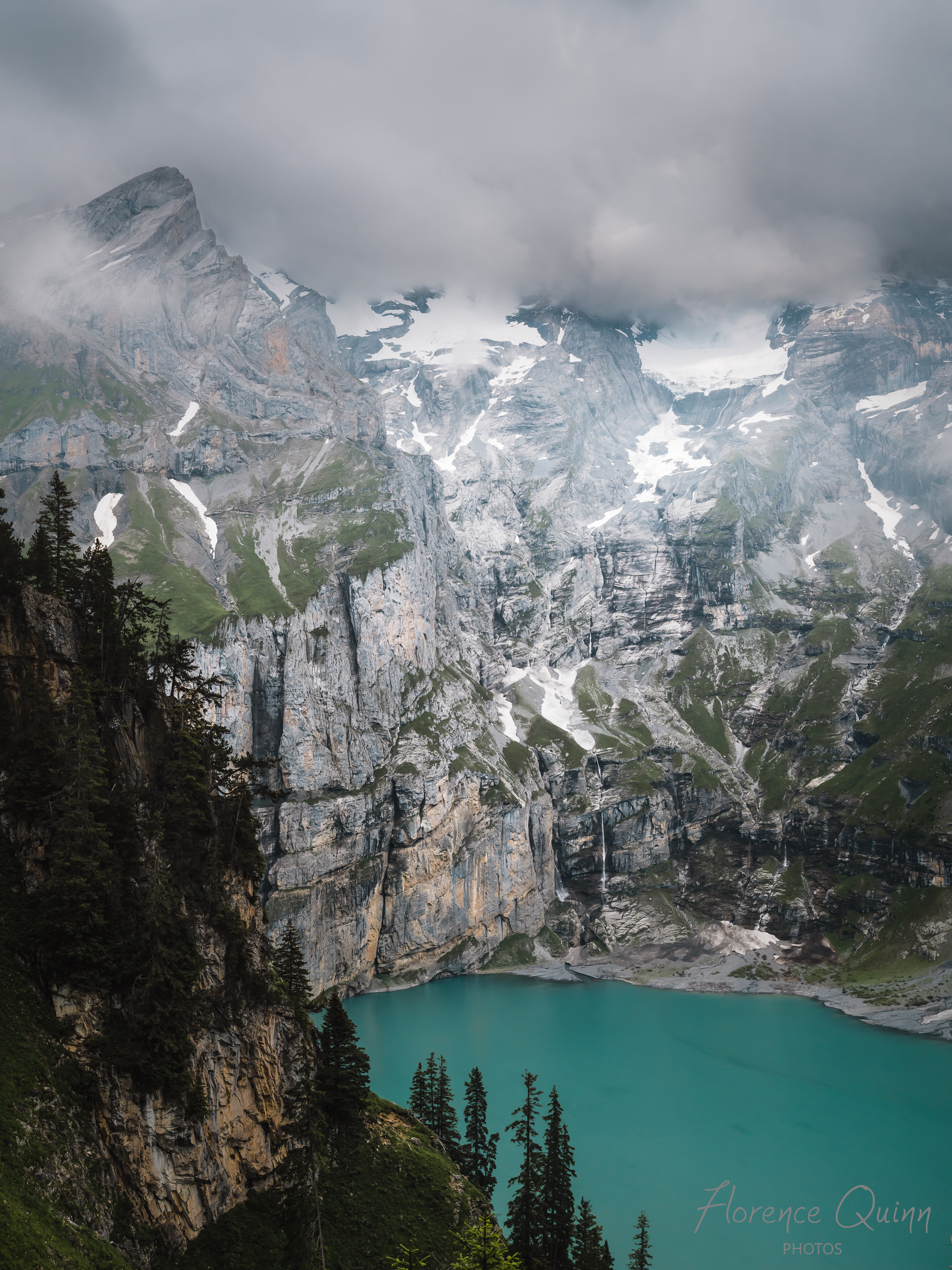 Lac émeraude dans l'Oberland bernois