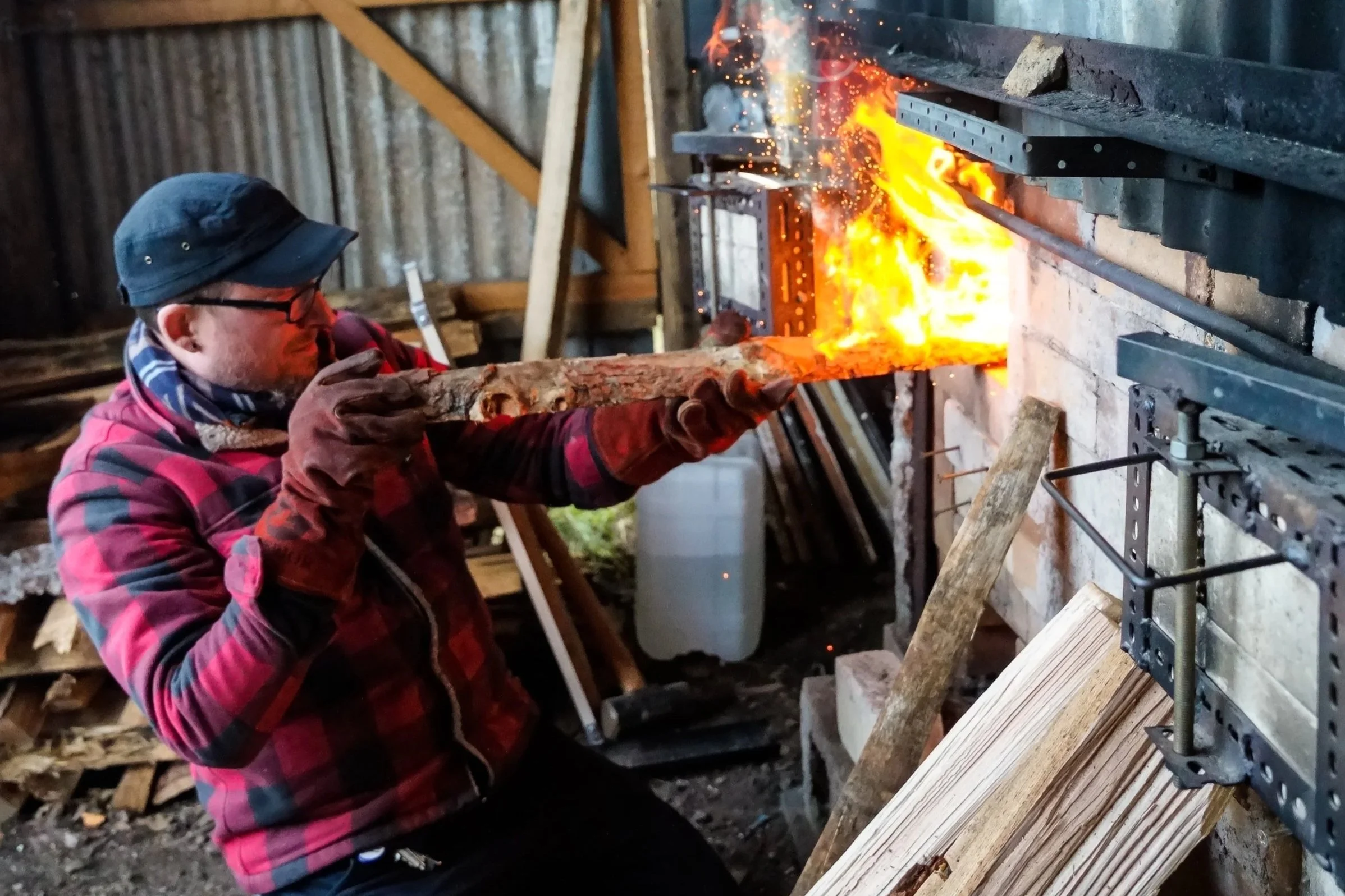Wood-firing in Angus Agus Agnes kiln, 27 November 2023