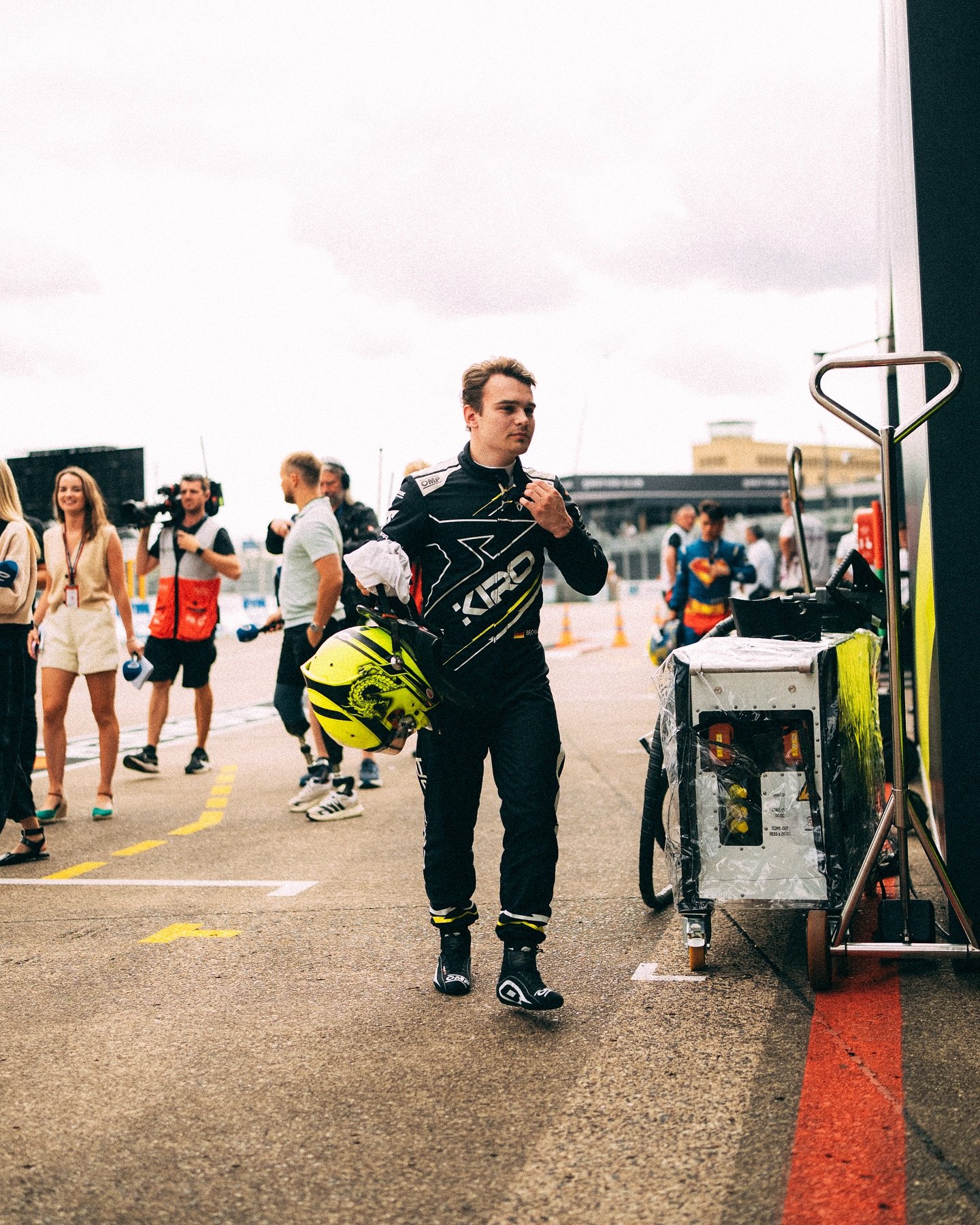 Danke, Berlin! 🇩🇪 The result didn’t go our way, but the energy for David’s home race Absolutely unmatched. ❤️
#BerlinEPrix #FormulaE #CUPRAKIRO #KiroRaceCo #Motorsport #Racing