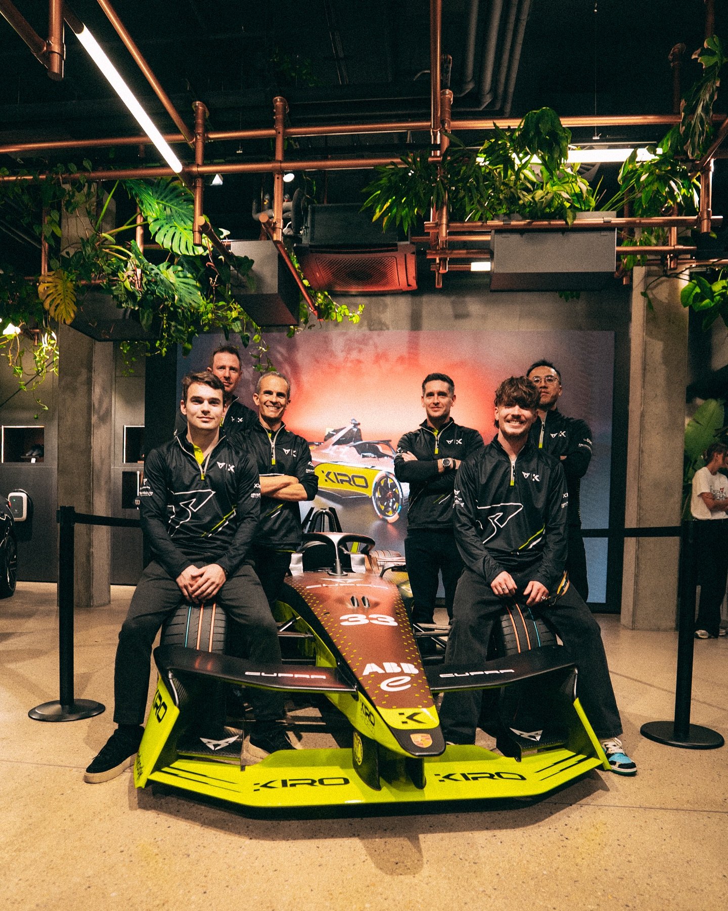 Squad goals right there. 🤟
#BerlinEPrix #FormulaE #CUPRAKIRO #KiroRaceCo #Motorsport #Racing