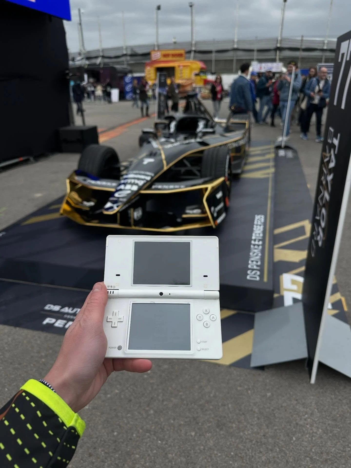 DS x DS 🎮 Question is, which one is older?