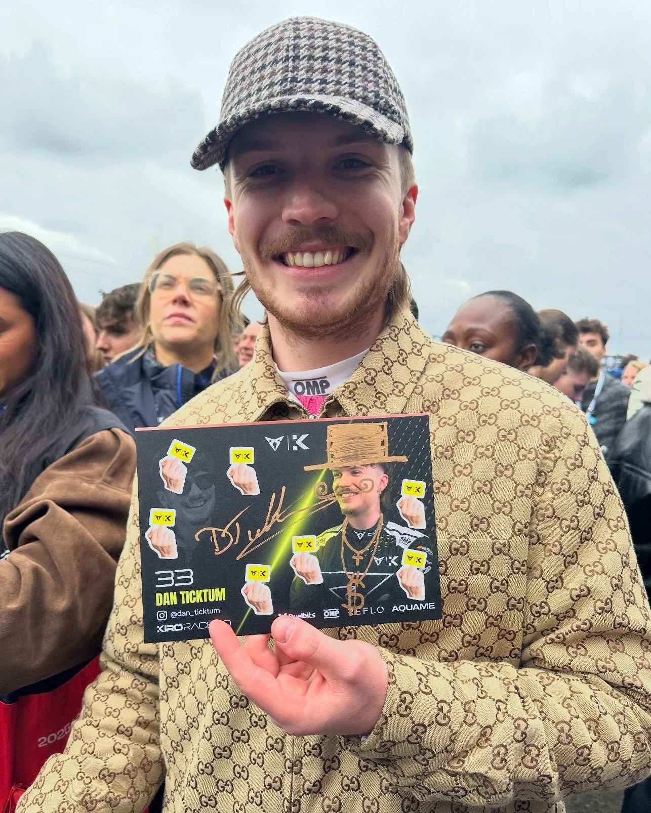 Roll up, roll up - place your bids for this exquisite work of art 🤌