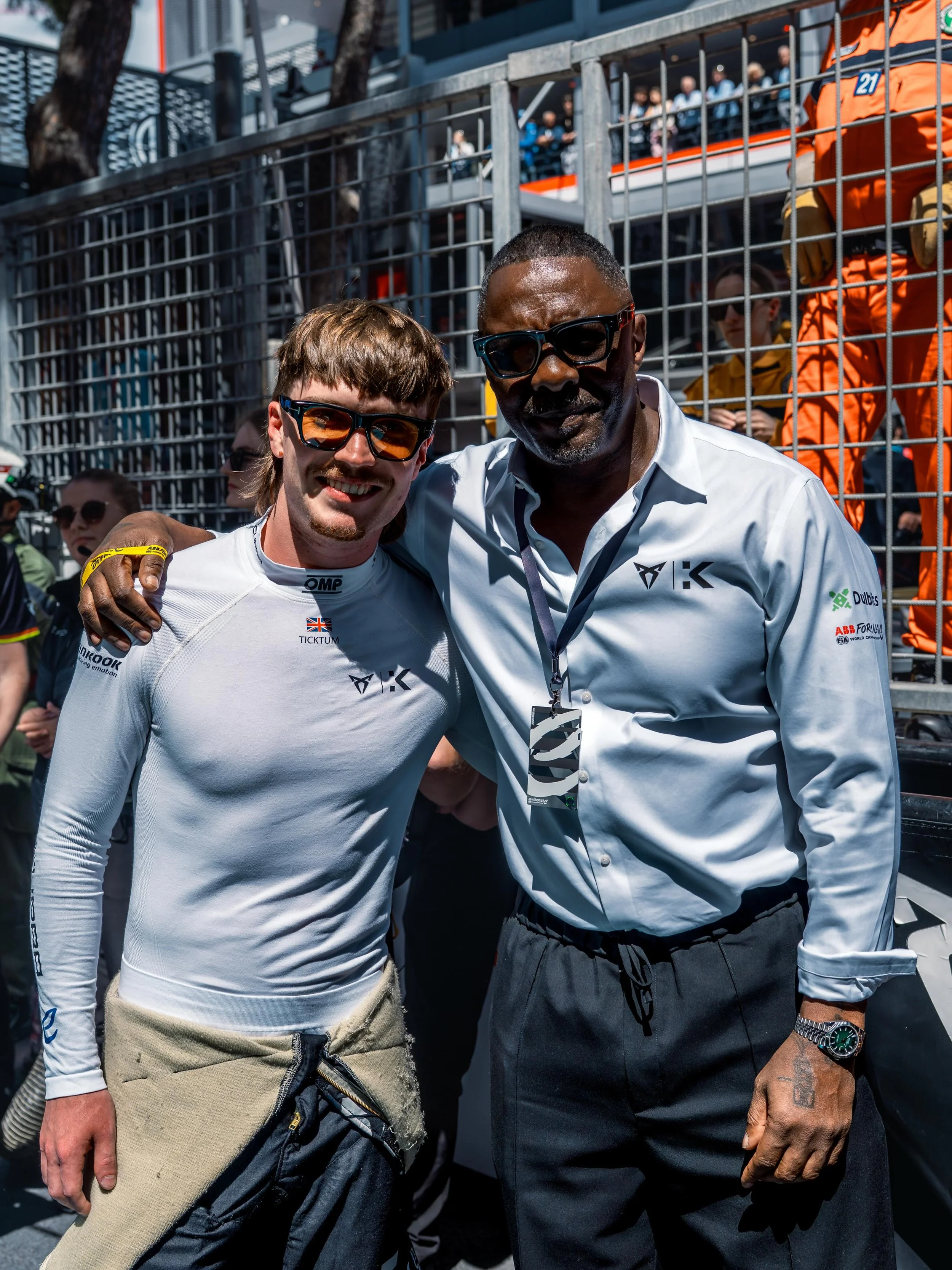 One grid. Two absolute icons.