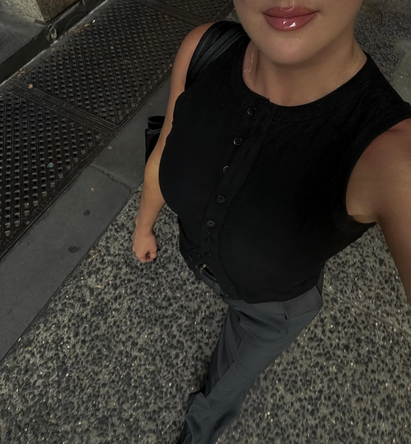 Constant motion in the city that never sleeps. Creator legal matters are a 24/7 job, and I&rsquo;m here for it ⌛️

#nyclawyer #socialmedia #contentcreators #branddeals #creatoreconomy #influencerattorney #womeninlaw #entreprenuerlife