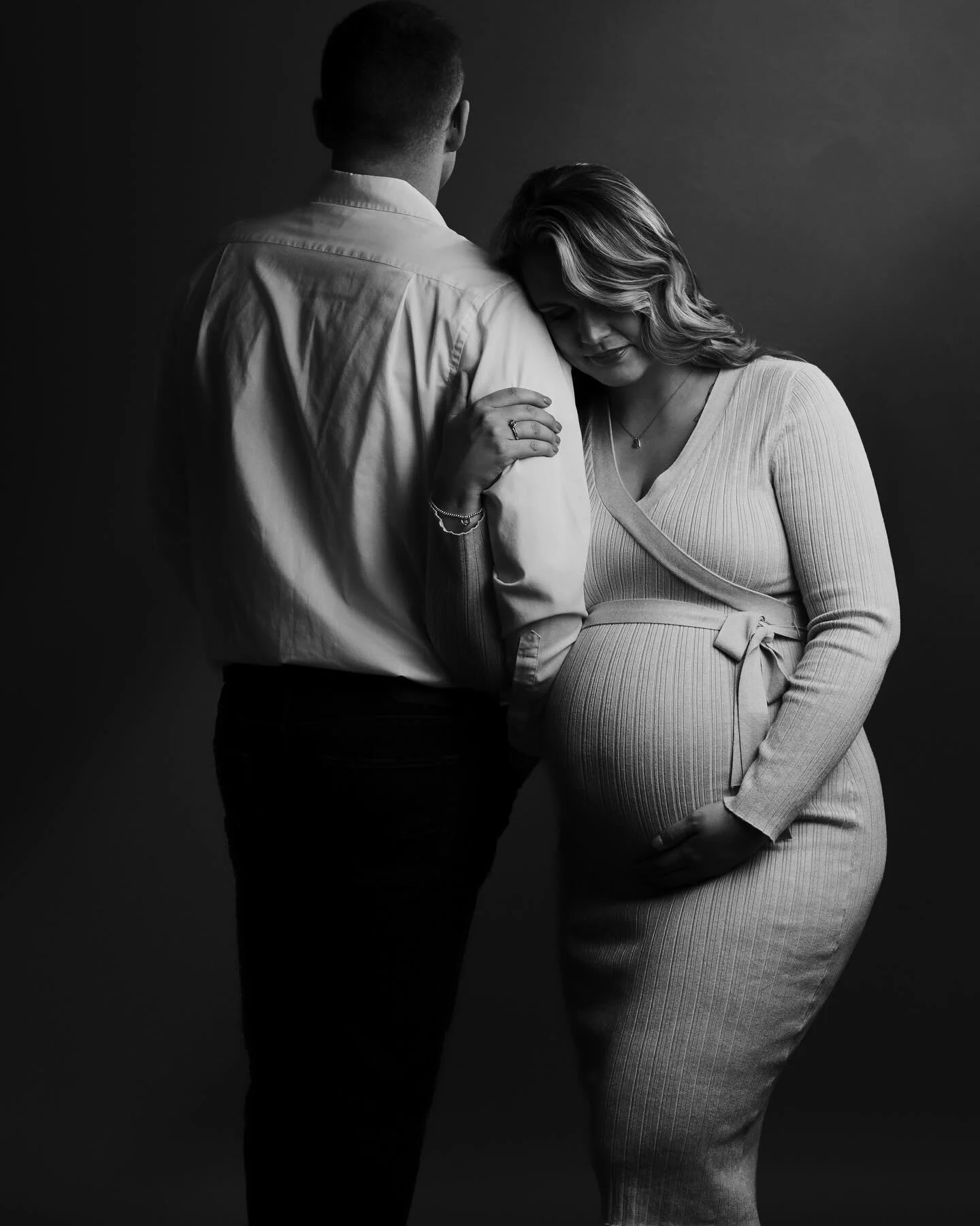 A few of my favorite B&amp;Ws from a gorgeous maternity session 😍  #maternity #maternityphotography #maternityshoot #pregnancy #motherhood #fatherhood #baby #bw #bwphotography #blackandwhite #monochrome #nikonusa #nikonshooter #nikond3 #upstateny #u