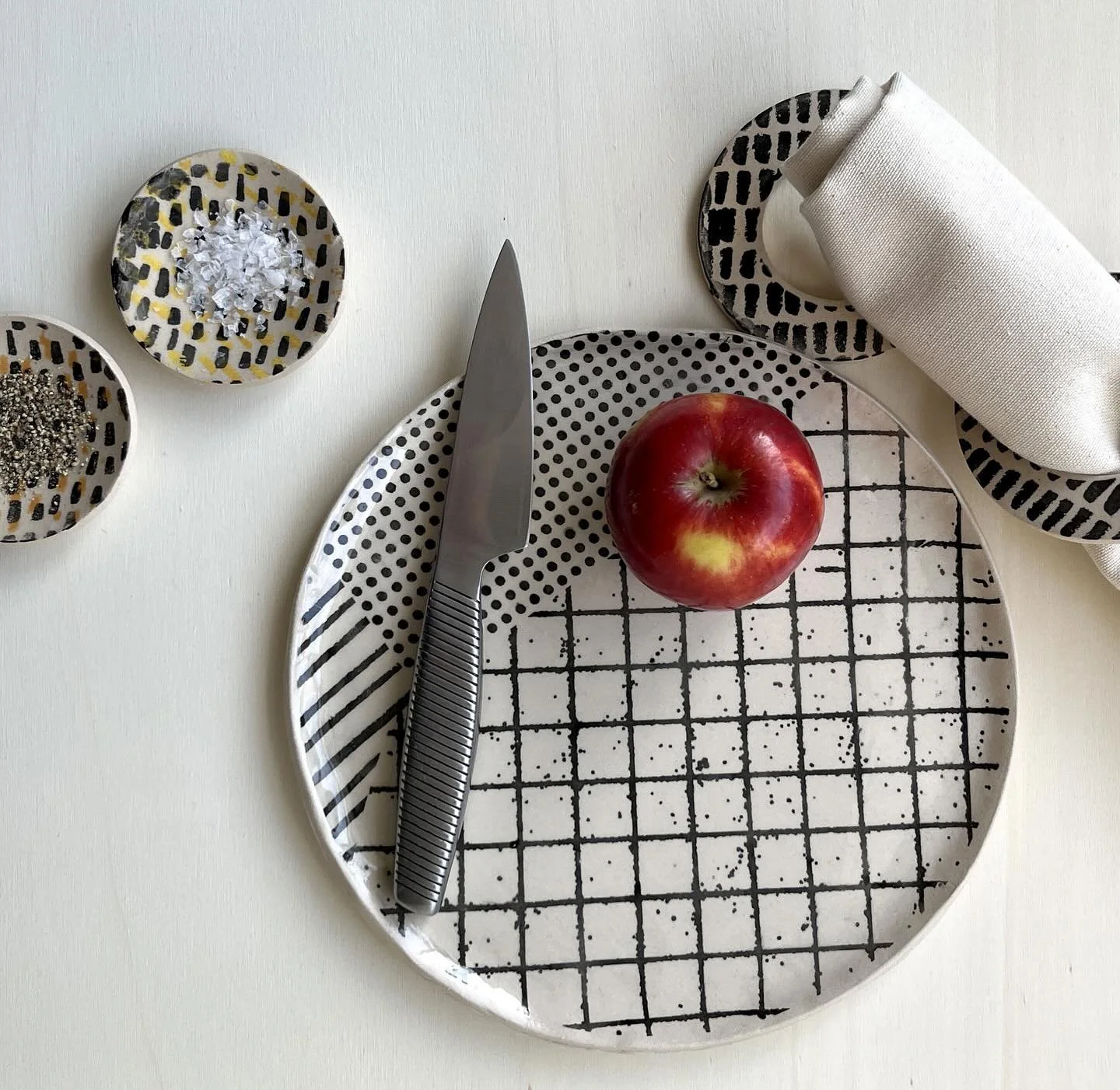 + Small Batch Seasonal Event +

We are at @amberleyartisans event with a range of exclusive, screen printed products including our ceramics collection made in collaboration with @starlingpots freshly printed tea towels, artwork and more 

At @threest