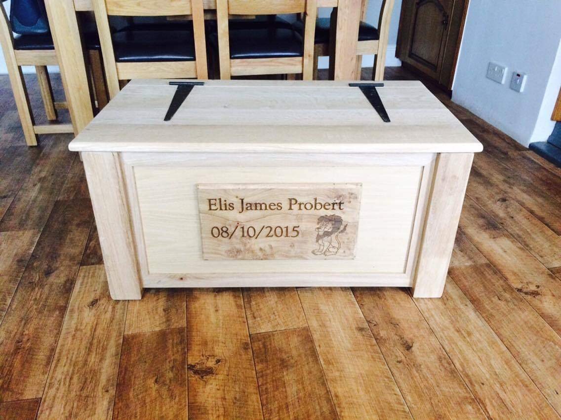 Pine toy box