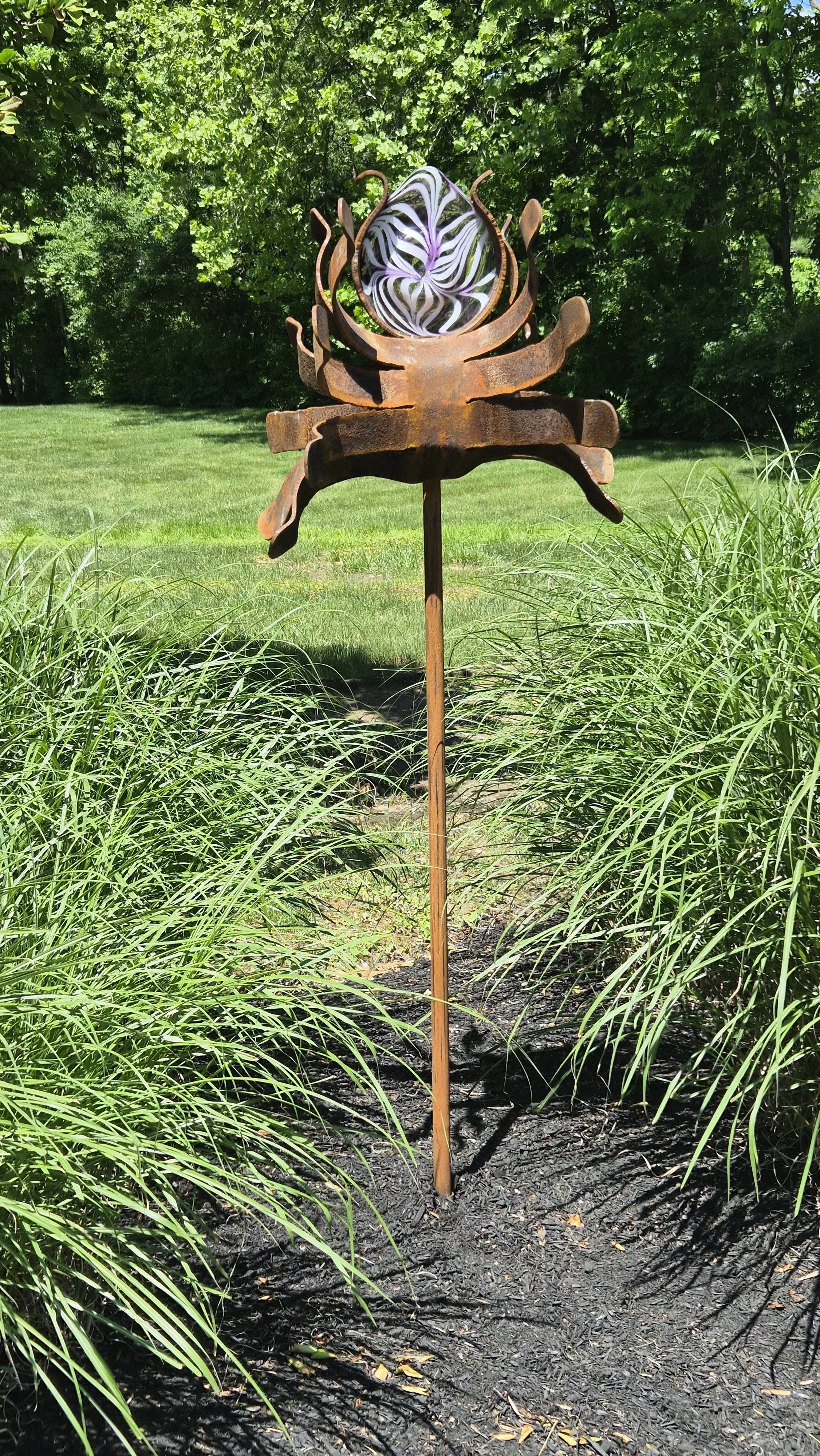 Spider 
Steel, Glass 
6 x 2 x 2 ft