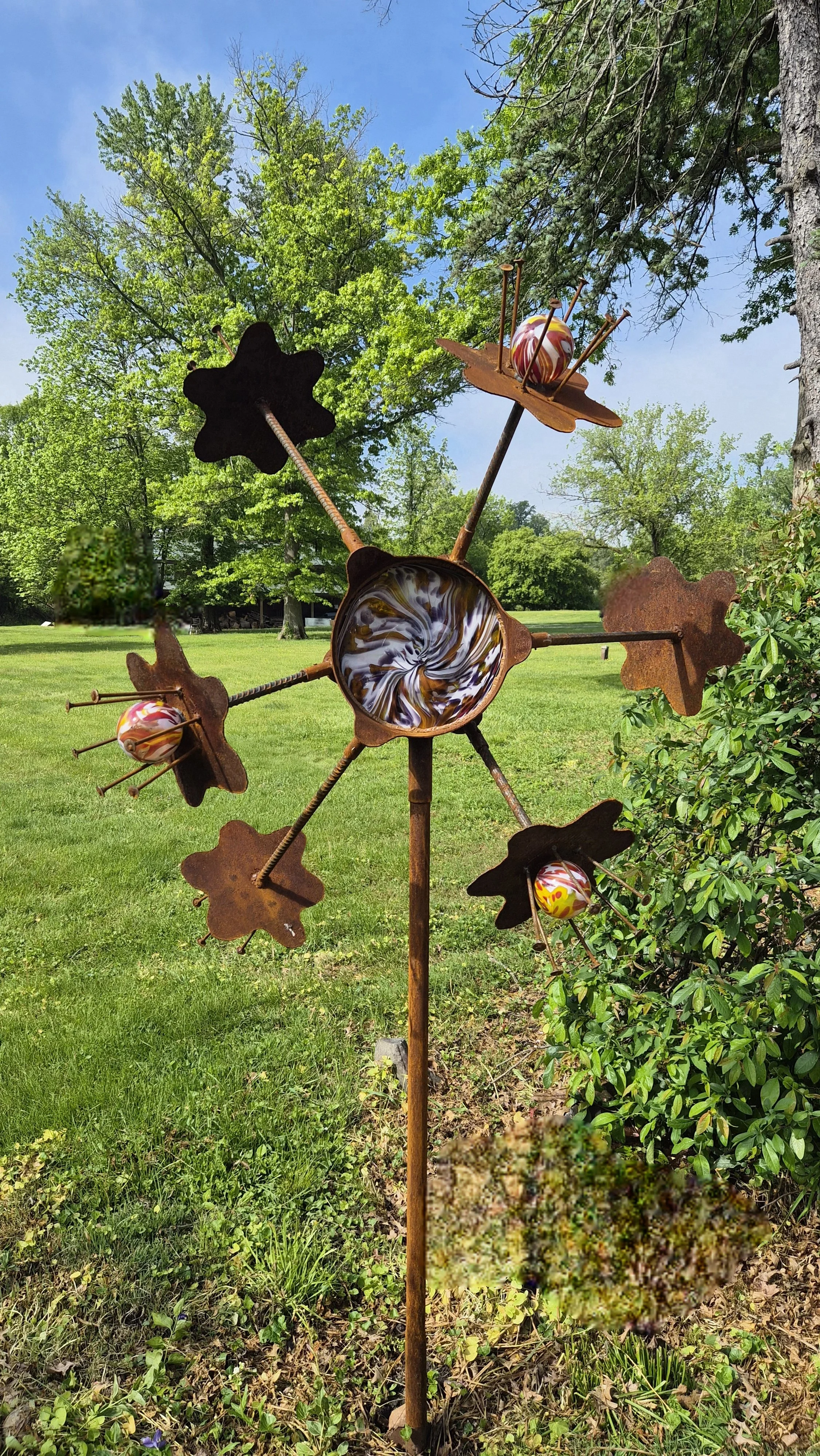 BAM 
Steel, Glass 
7 x 5 x 3 ft