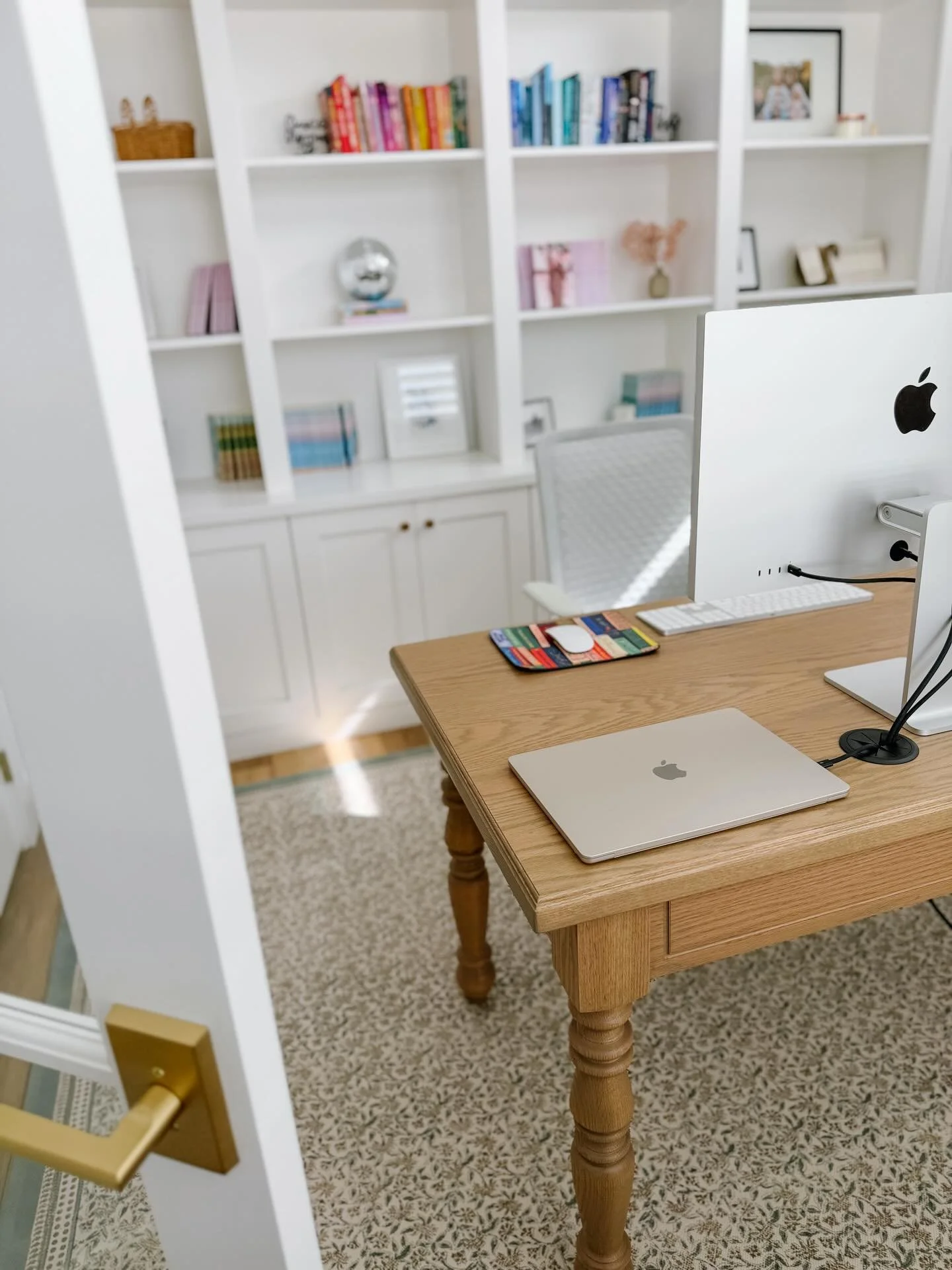 Here&rsquo;s where the magic happens 😍✨

Another office update: Turning this space into a romance writer&rsquo;s dream one book at a time! (p.s. the only thing I don&rsquo;t love &hellip; tech cords 😂)