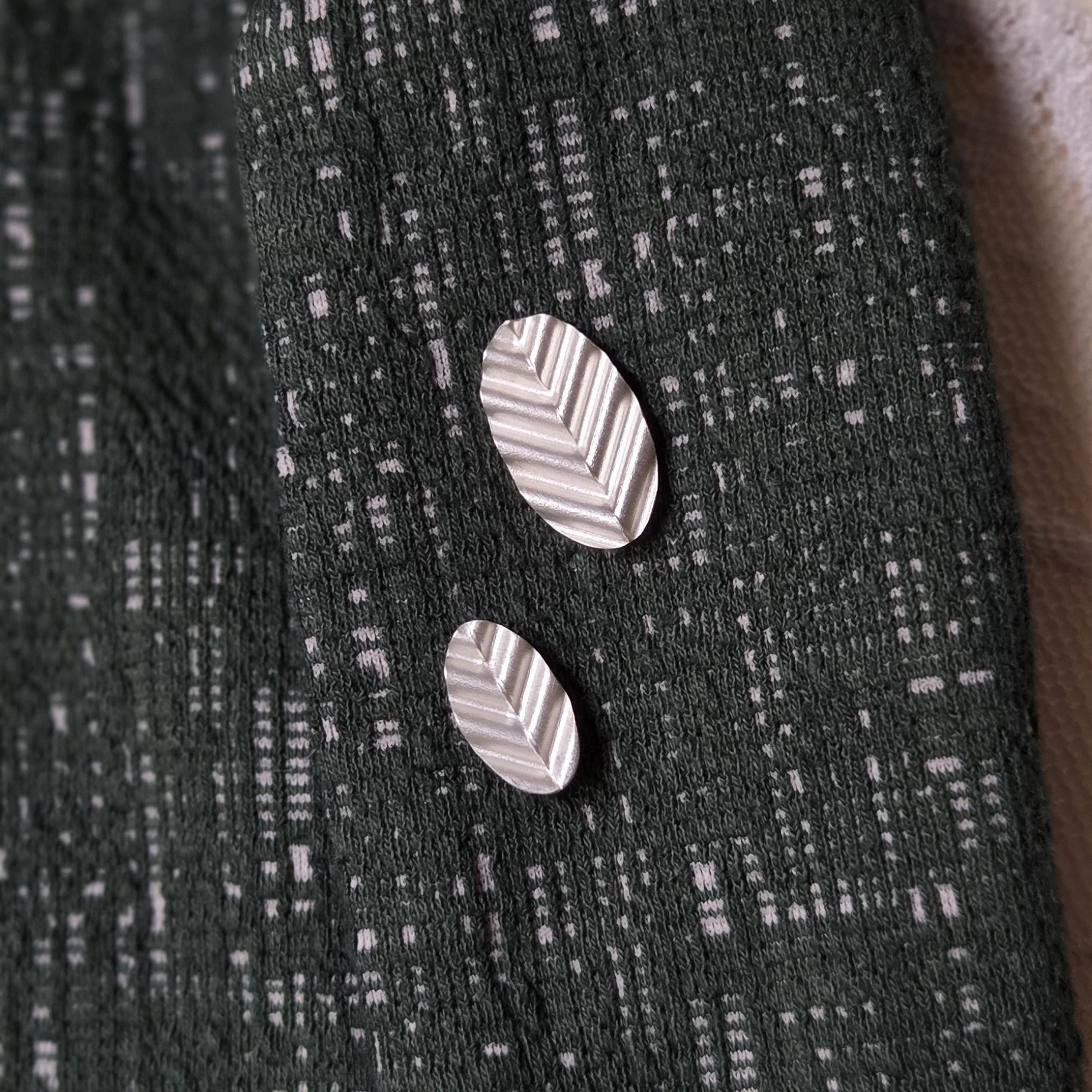 Alder Leaf Lapel Pin