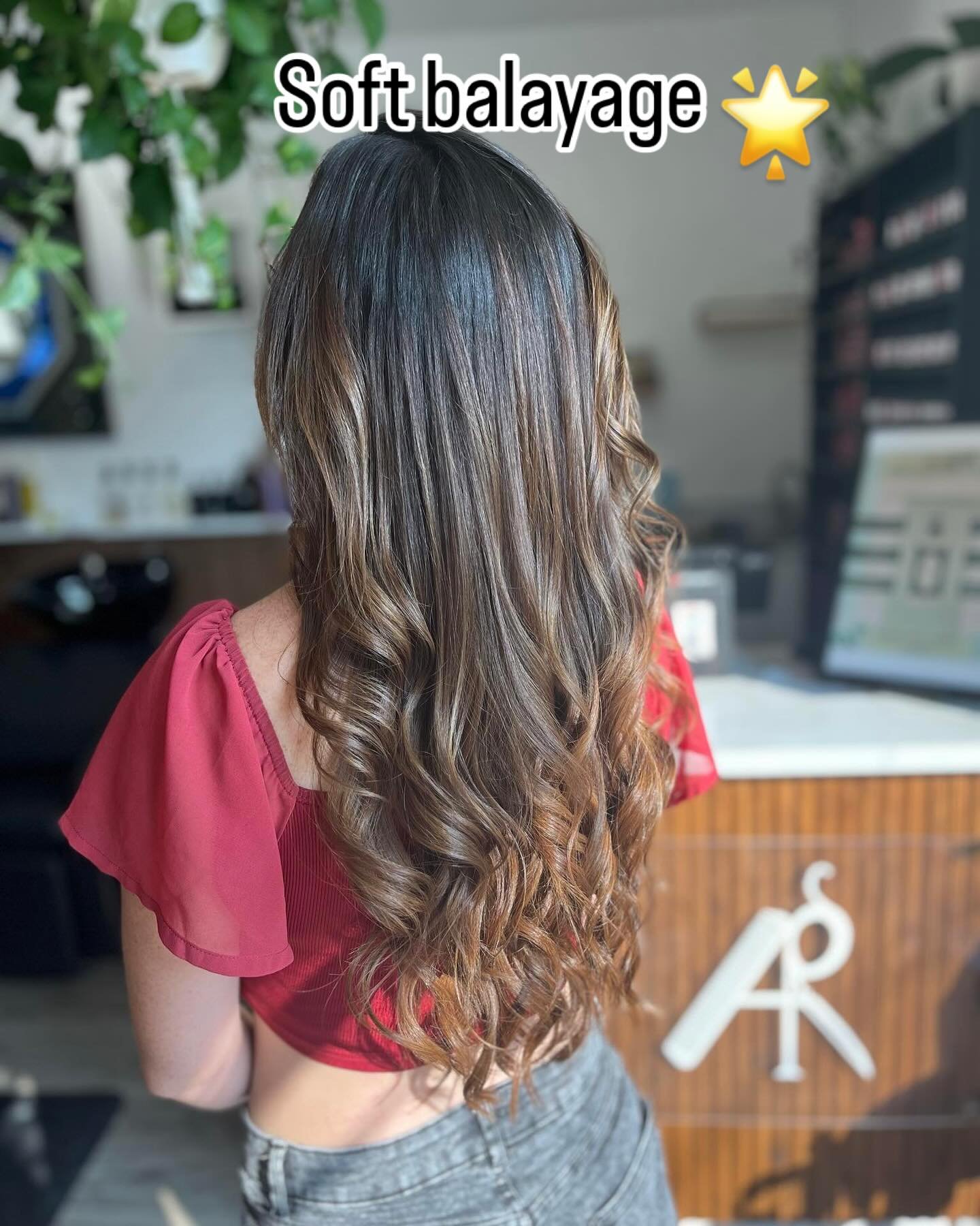 🤗l&eacute;ger balayage/soft balayage #sunkissed #lightbalayage #softbalayage #hairsalon #haircolorist #petiteitalie #medavitalovers #caluragloss