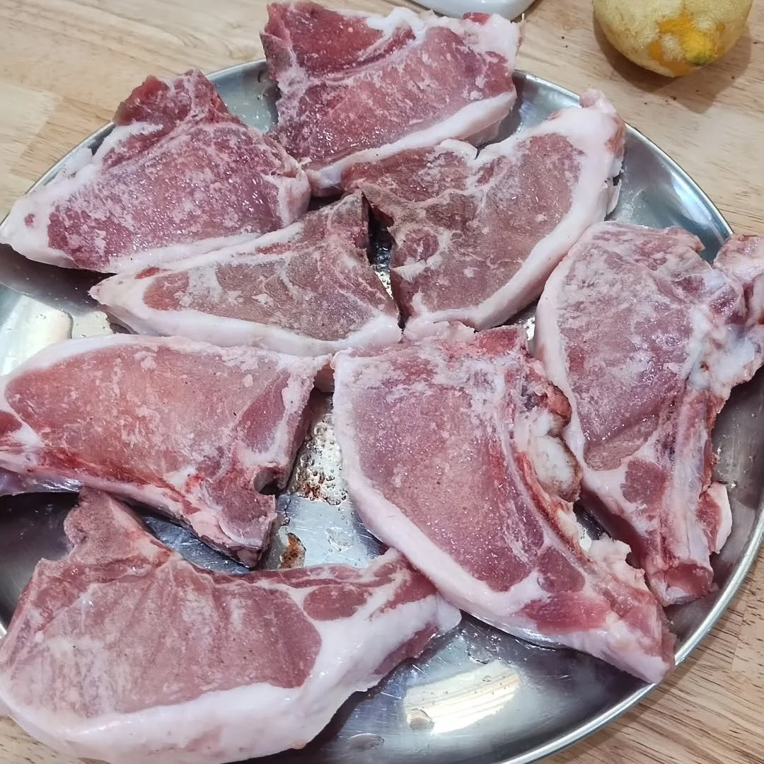 Homegrown pork for dinner. Don't let the size fool you. This pork is awesome and full of flavor. 

#oaksandarrowsfarm #porkisamazing #americanguineahog