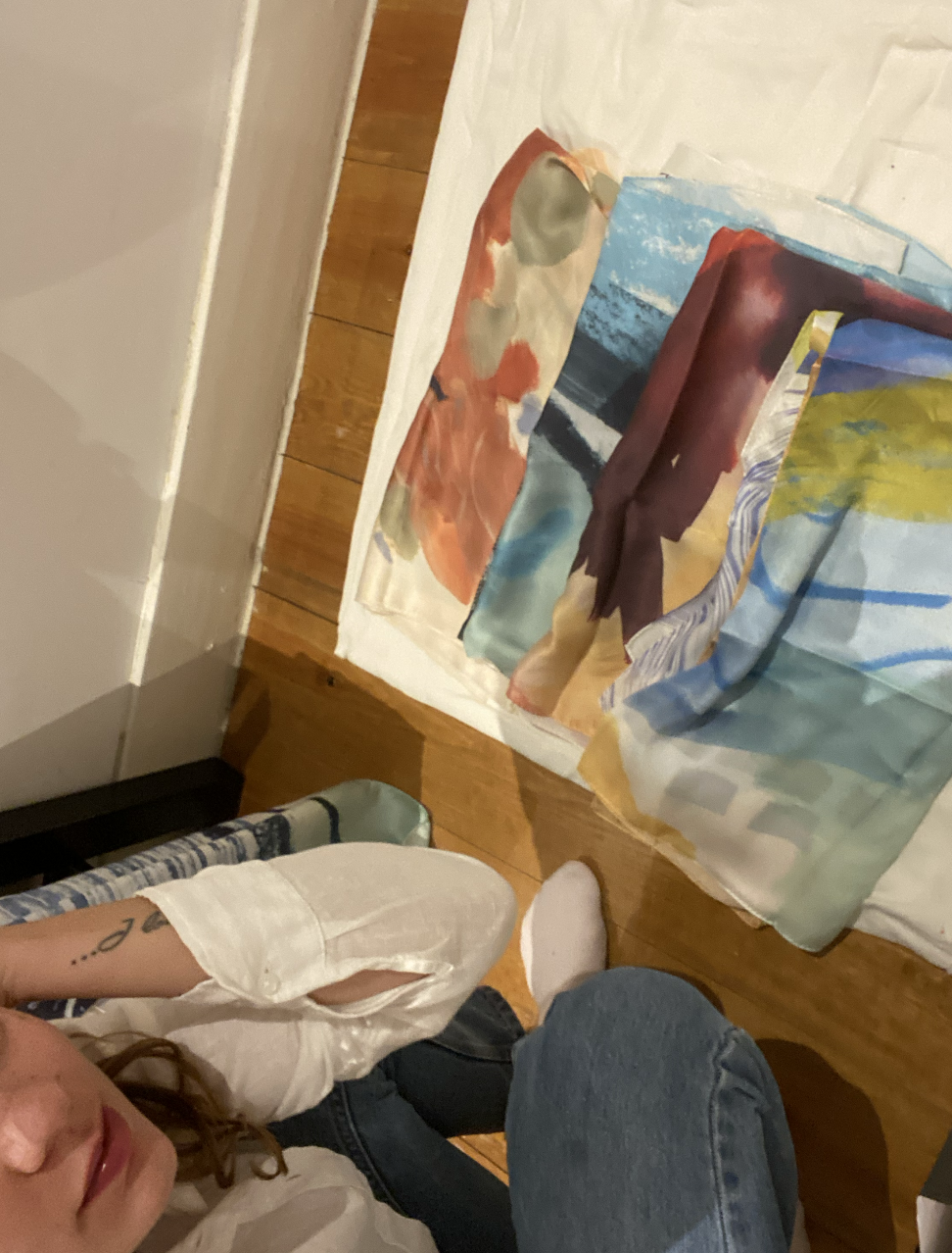 Da Pintura à Seda: Como uma Obra Original se Torna uma Peça para Usar