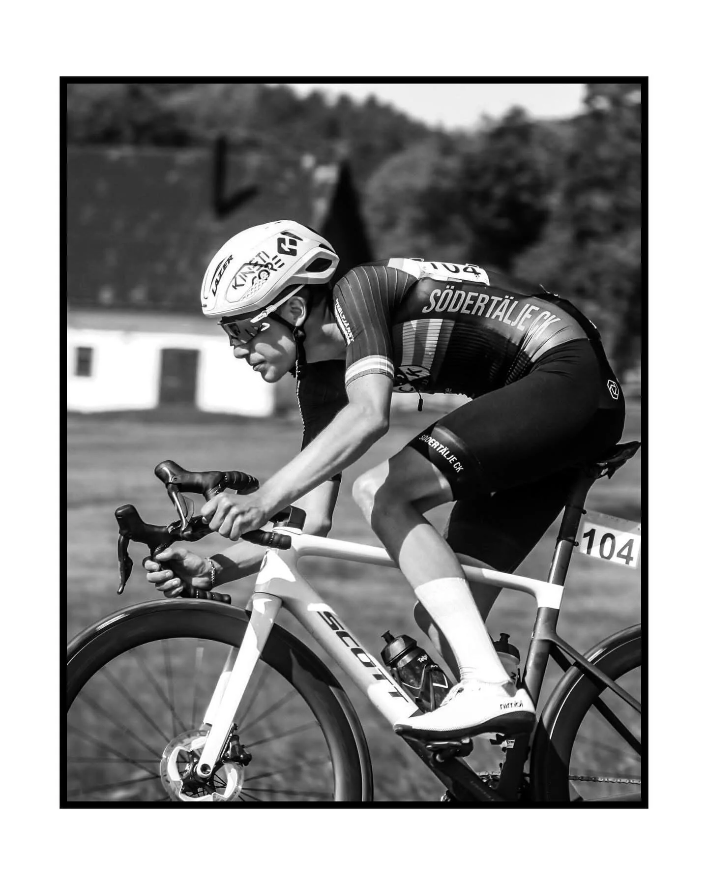 Imorgon drar t&auml;vlingss&auml;songen ig&aring;ng med 3 dagar i Nord i Danmark 🇩🇰. S&auml;songspremi&auml;ren &auml;r extra rolig i &aring;r med nya hj&auml;lmar fr&aring;n Lazer!

Till start:
@viktorlychou 
@filip_karlssons 
@alfred_bengtsson 
@