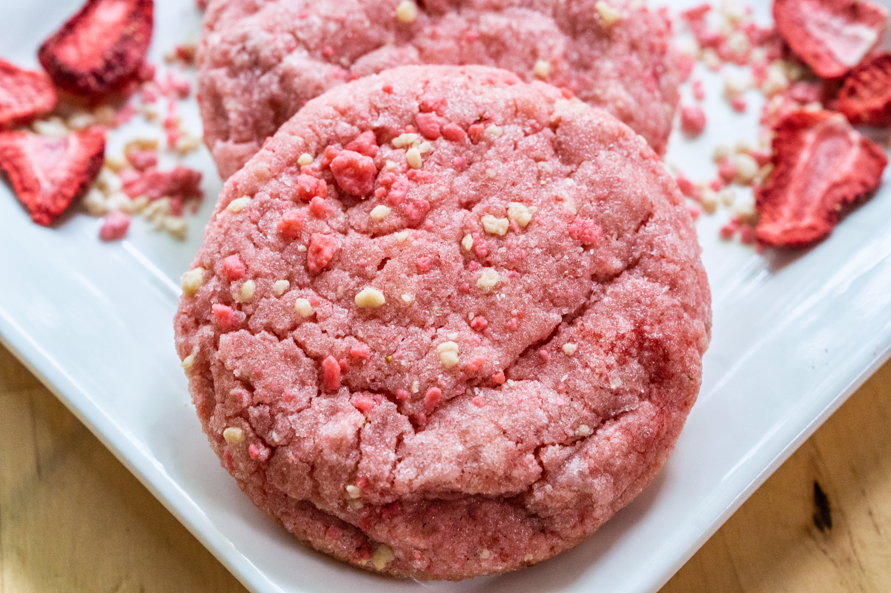 strawberry shortcake cookies with crumbles and freeze-dried strawberries