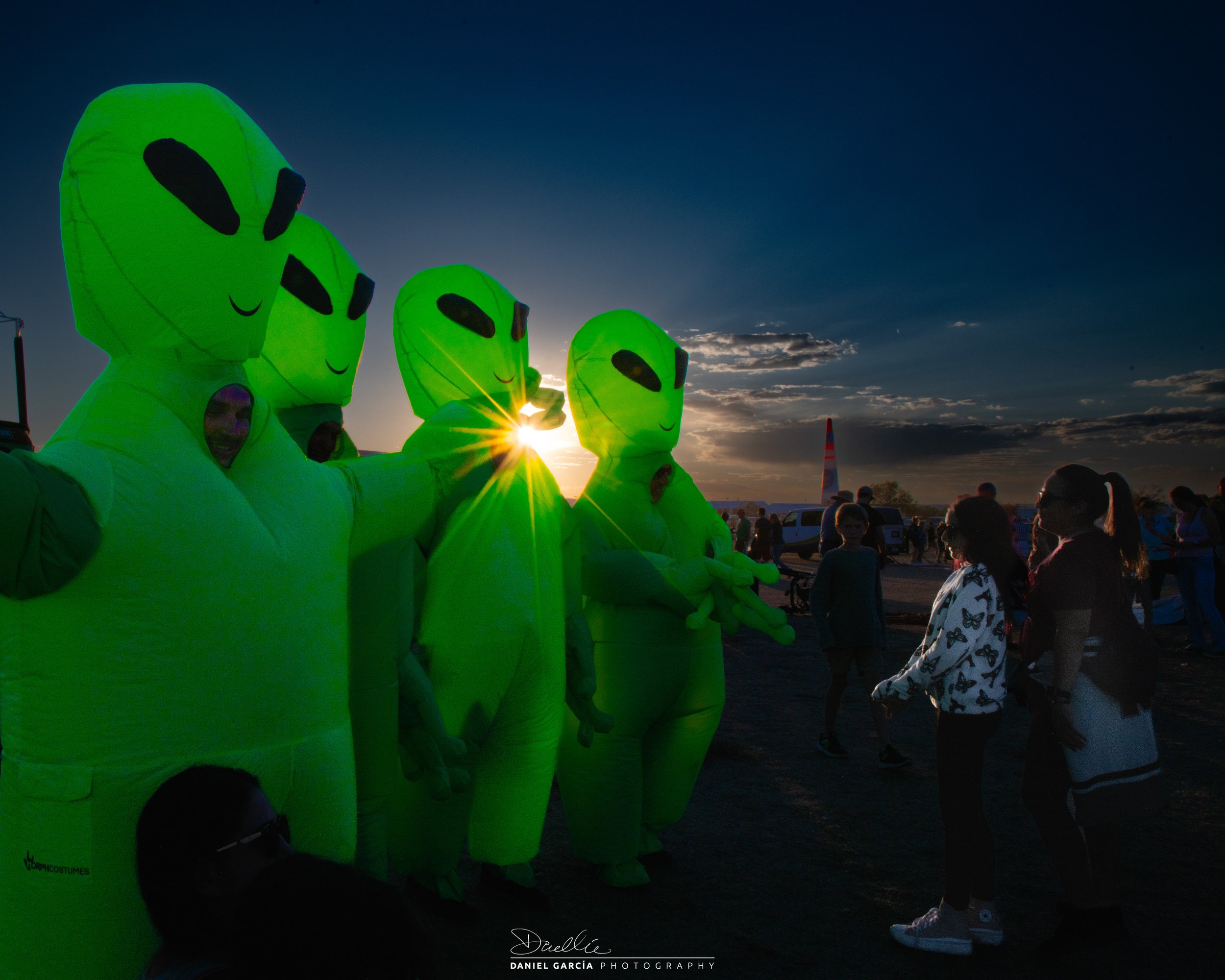 DSC_1757-1 Alien Sunset I Logo.jpeg