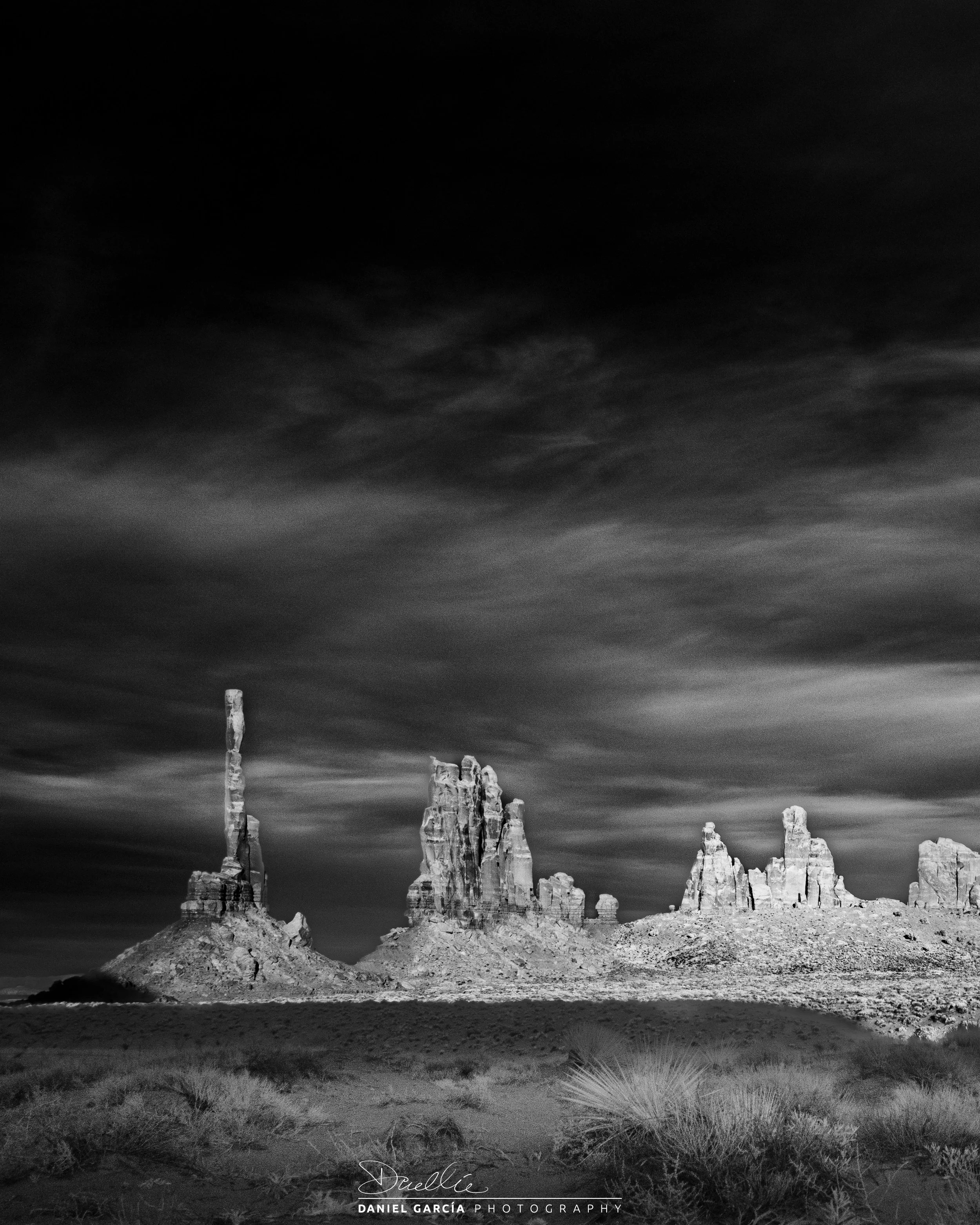DSC_2219-1 Totem Pole & Yei Bi Chei Vertical 8x10.jpg