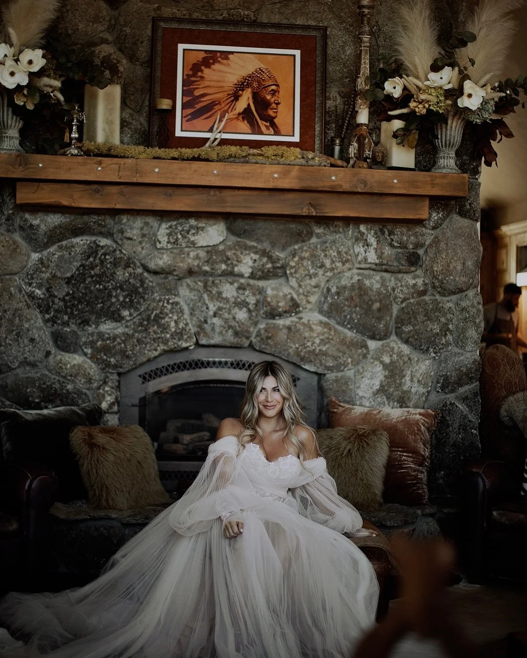 On your wedding day, don&rsquo;t forget to S L A Y 🙌🏽🖤​​​​​​​​
.​​​​​​​​
Photo @justinelureva_photo​​​​​​​​
Dress @galialahav​​​​​​​​
Make Up @theeocmua ​​​​​​​​
Hair @manegoals.trista​​​​​​​​
.​​​​​​​​
.​​​​​​​​
#bride #bridal #mountainchic #rust