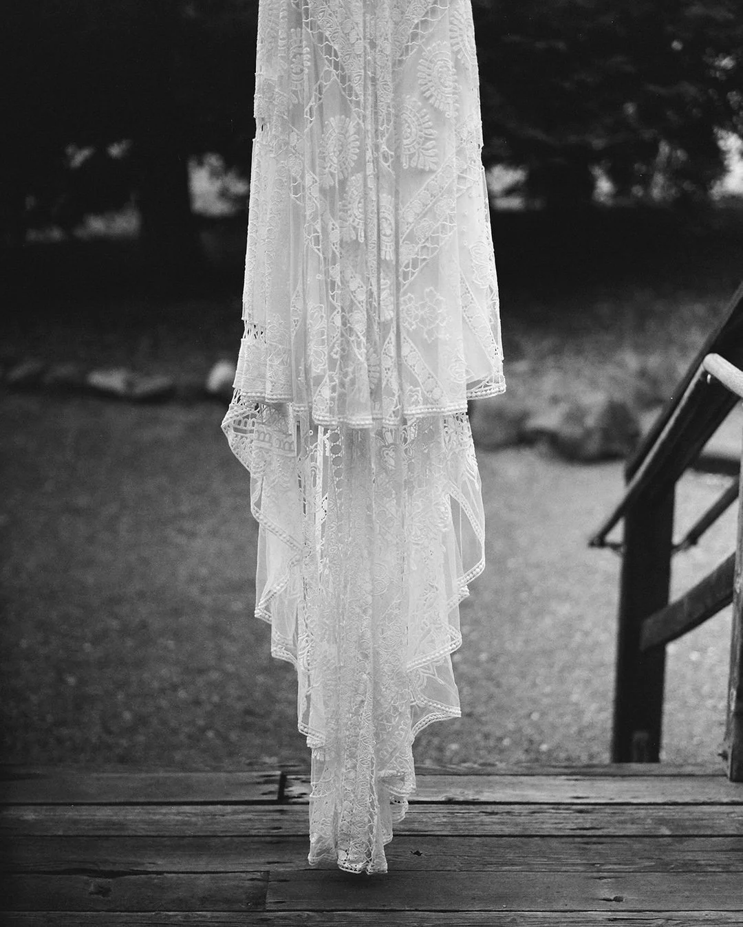 Life is short. Buy the dress 🖤​​​​​​​​
.​​​​​​​​
Photo by @dianarotheryweddings​​​​​​​​
Gown @ruedeseinebridal​​​​​​​​
Boutique @lovelybride​​​​​​​​
.​​​​​​​​
.​​​​​​​​
#bridalgown #weddingdress #dressshot #buythedress