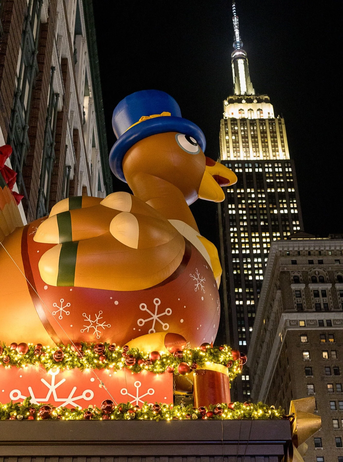 Walking the streets of New York City at Christmas. This is in front of Macy's.

#newyorkcity #nyc #manhattan #streetphotography #photography #canonr #canonphotography #shotoncanon #christmas #macys 
#thanksgiving
