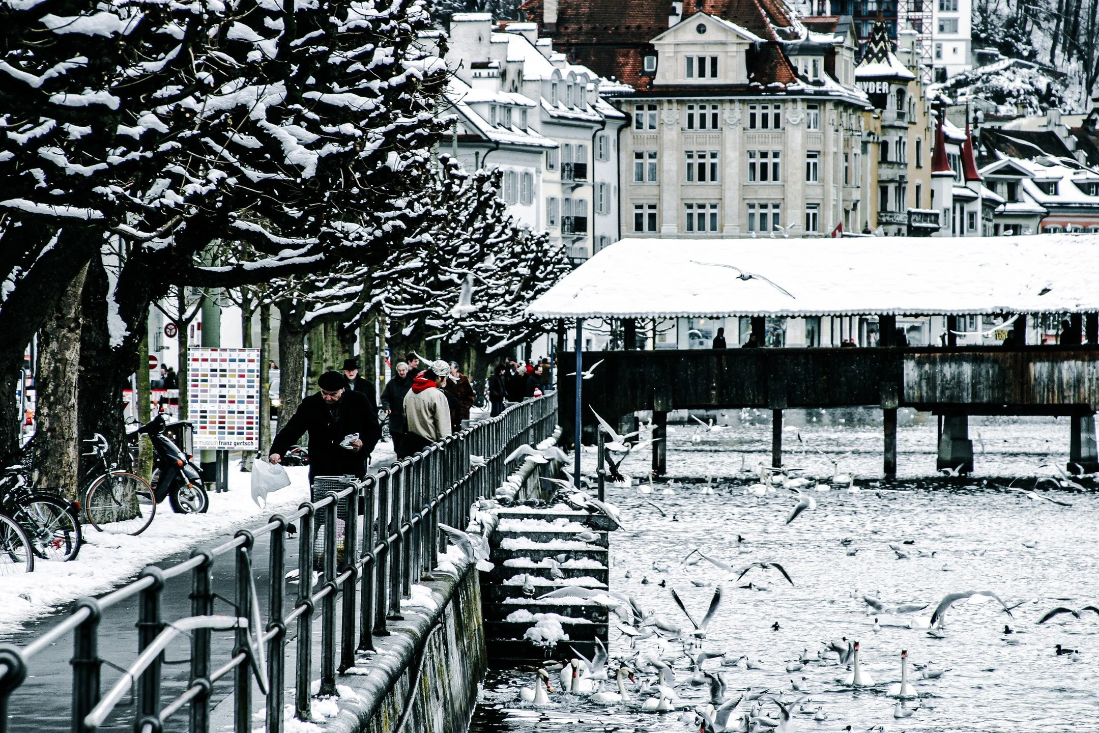That time I went to Lucerne, Switzerland.
#switzerland #lucerne #canonphotography #shotoncanon #canon10d #streetphotography #photography #snow #lakelucerne