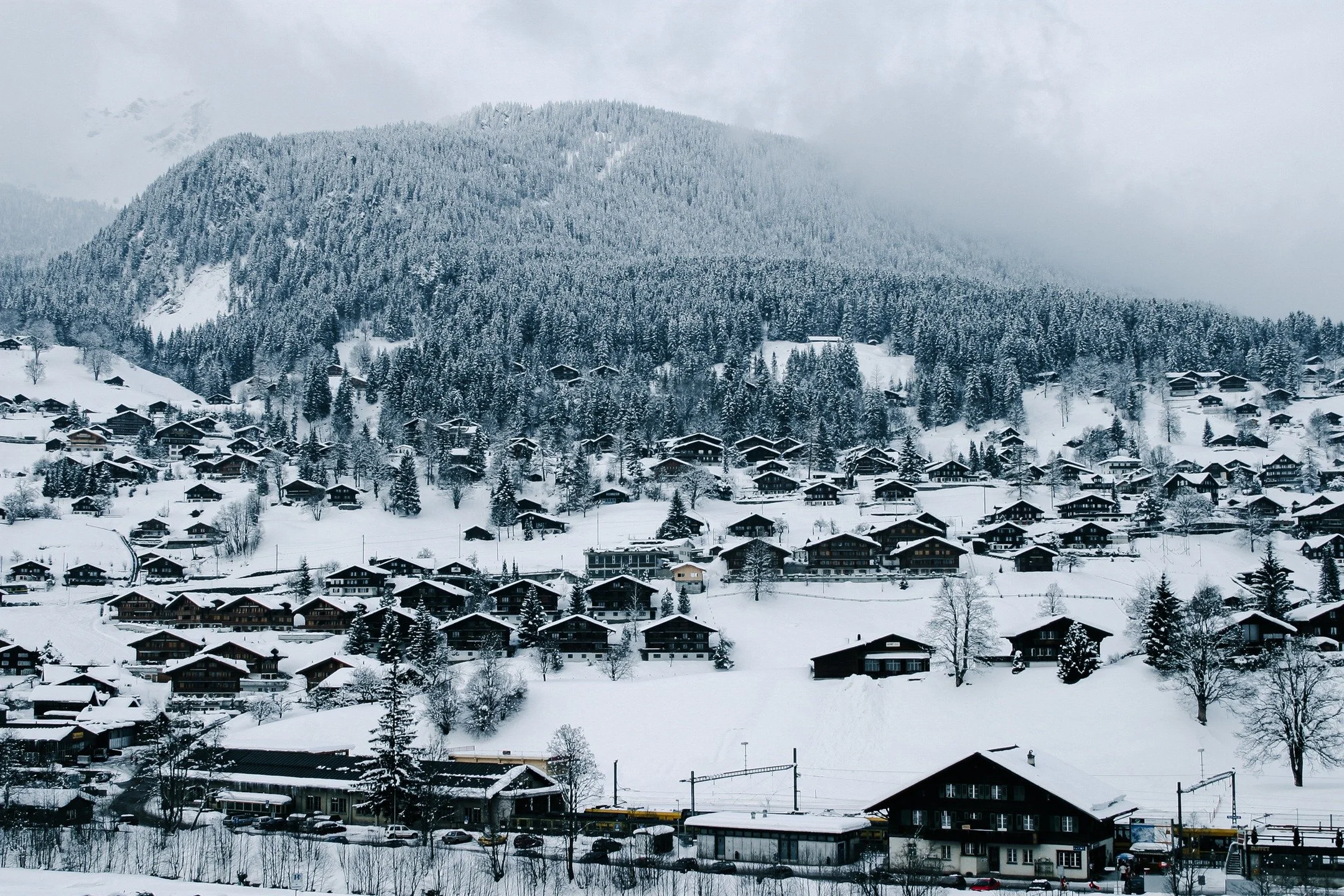 That time I went to Grindelwald, Switzerland.
#switzerland #jungfrau #grindelwald #canonphotography #shotoncanon #canon10d #streetphotography #photography #snow
