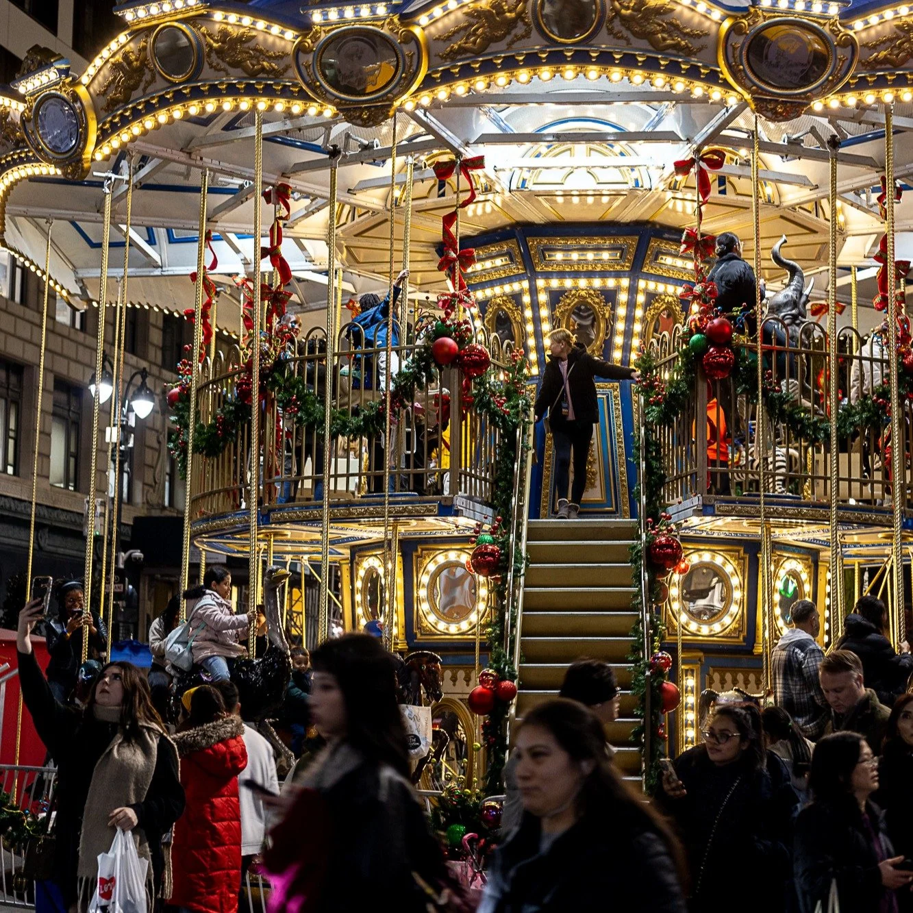Double decker merry-go-round across the street from Macy's in New York City.

#canonphotography #shotoncanon #canonr #photography #streetphotography #winter #nyc #newyorkcity #manhattan #macys #merrygoround