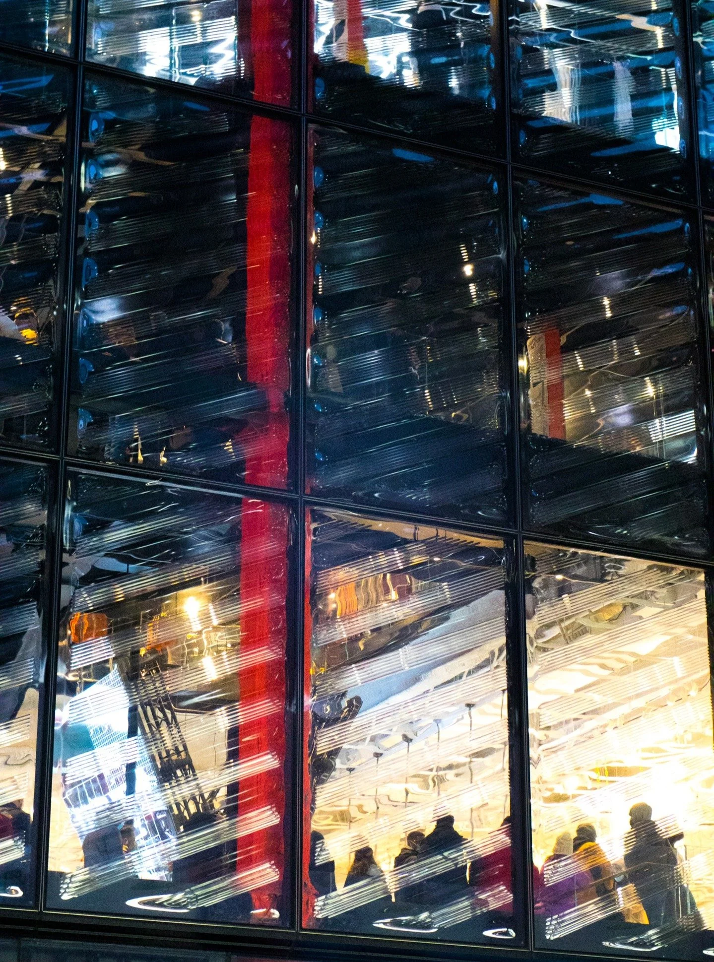 The odd windows at this store made all the difference in this shot ... 

#canonphotography #shotoncanon #canonm50 #photography #streetphotography #nyc #newyorkcity #manhattan #abtstract #abstractphotography