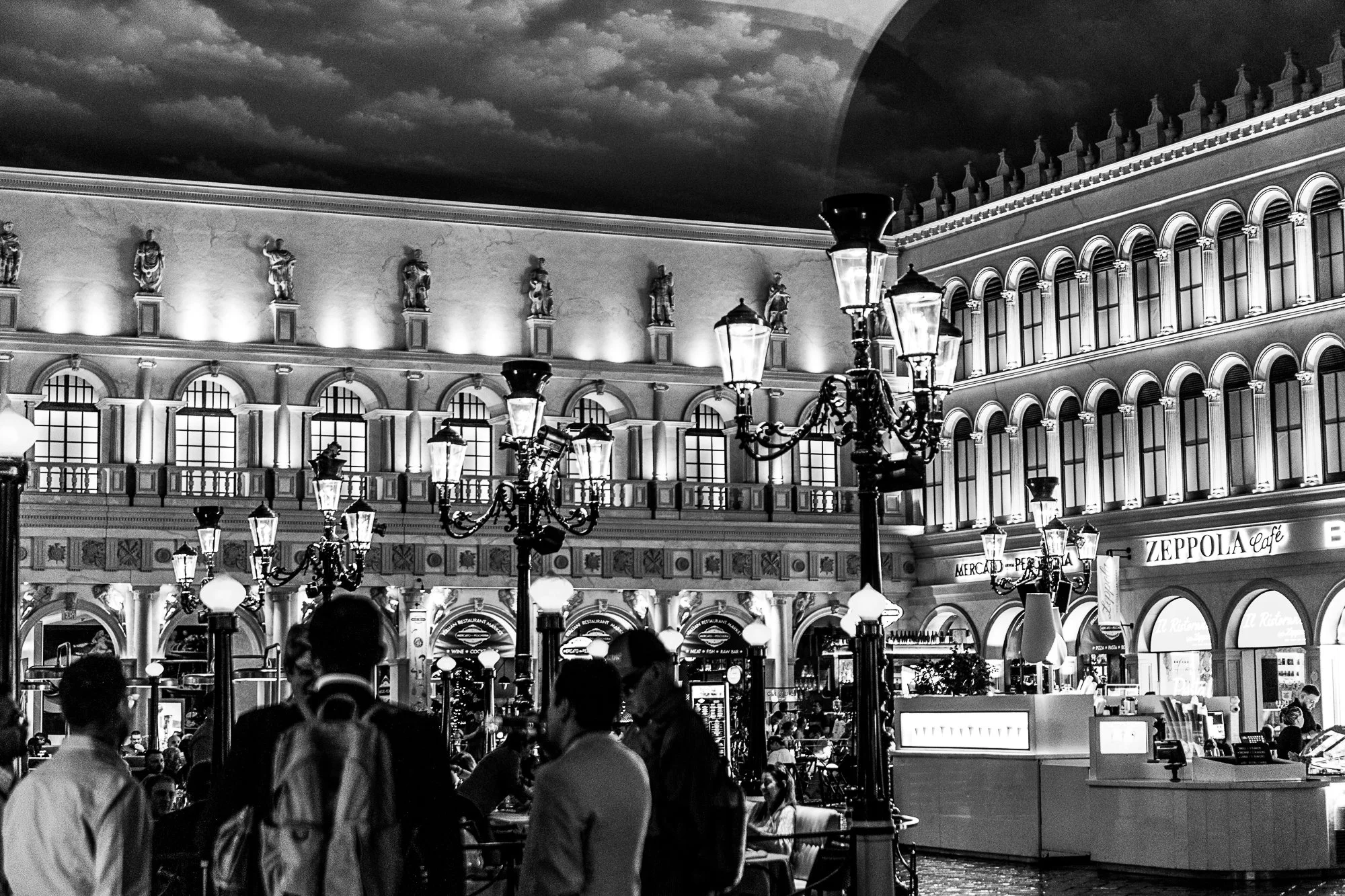 Inside the Venetian in Las Vegas, Nevada.
#canonphotography #shotoncanon #canonr #photography #streetphotography #blackandwhite #blackandwhitephotography #lasvegas #nevada #thevenetian
