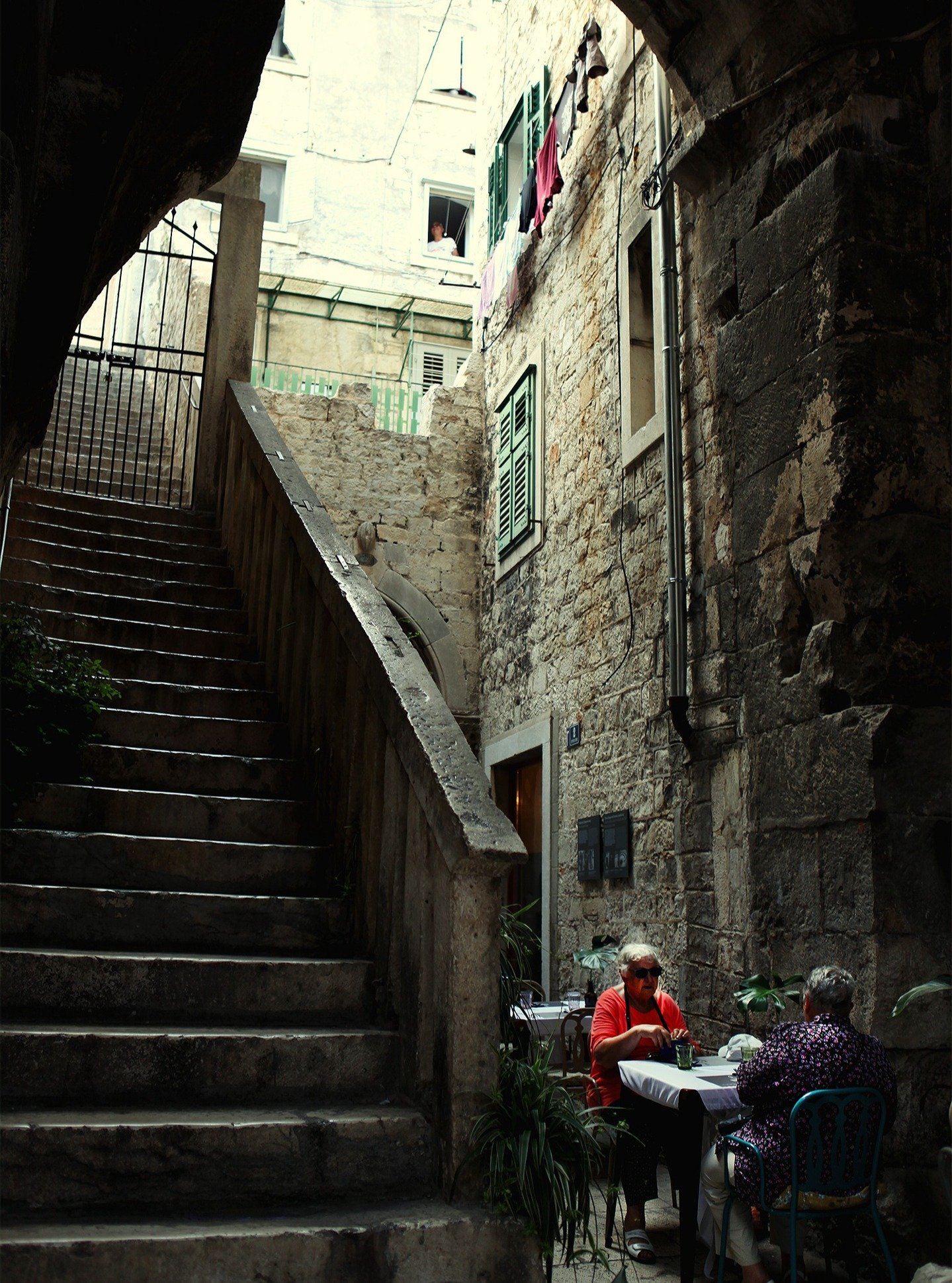 Still dipping into the 2018 archives while I figure out my next photo journey. Shot this in Split, Croatia where every nook in this town has a table for dining. 

#canonphotography #shotoncanon #canon5D2 #canon5dii #photography #streetphotography #sp