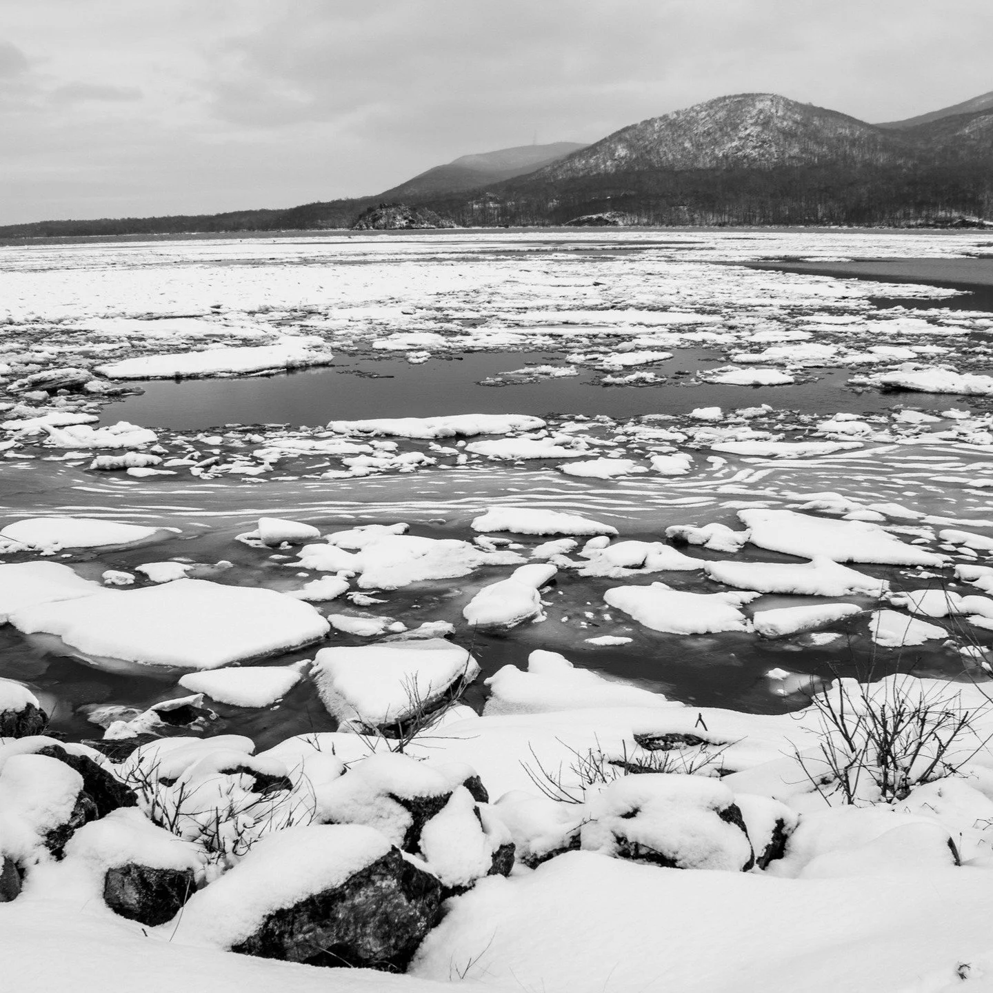 Cornwall on Hudson, New York from 2022.

#canonphotography #shotoncanon #canonm50 #photography #travelphotography #snow #newyork #cornwallonhudson #cornwallnewyork #blackandwhite #blackandwhitephotography