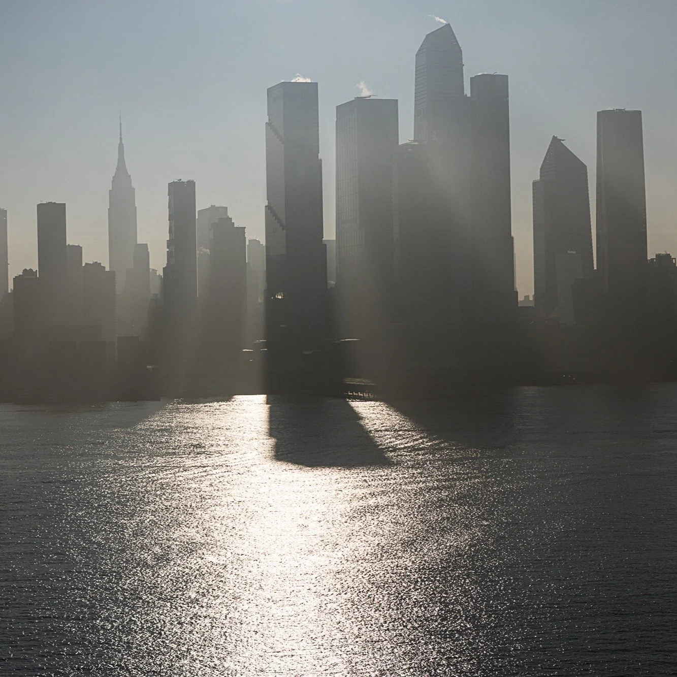 Sunrise, New York City. Empire State Building in the haze on the left.

#canonphotography #shotoncanon #canonr #photography #newyorkcity #nyc #manhattan #manhattanskyline #empirestatebuilding