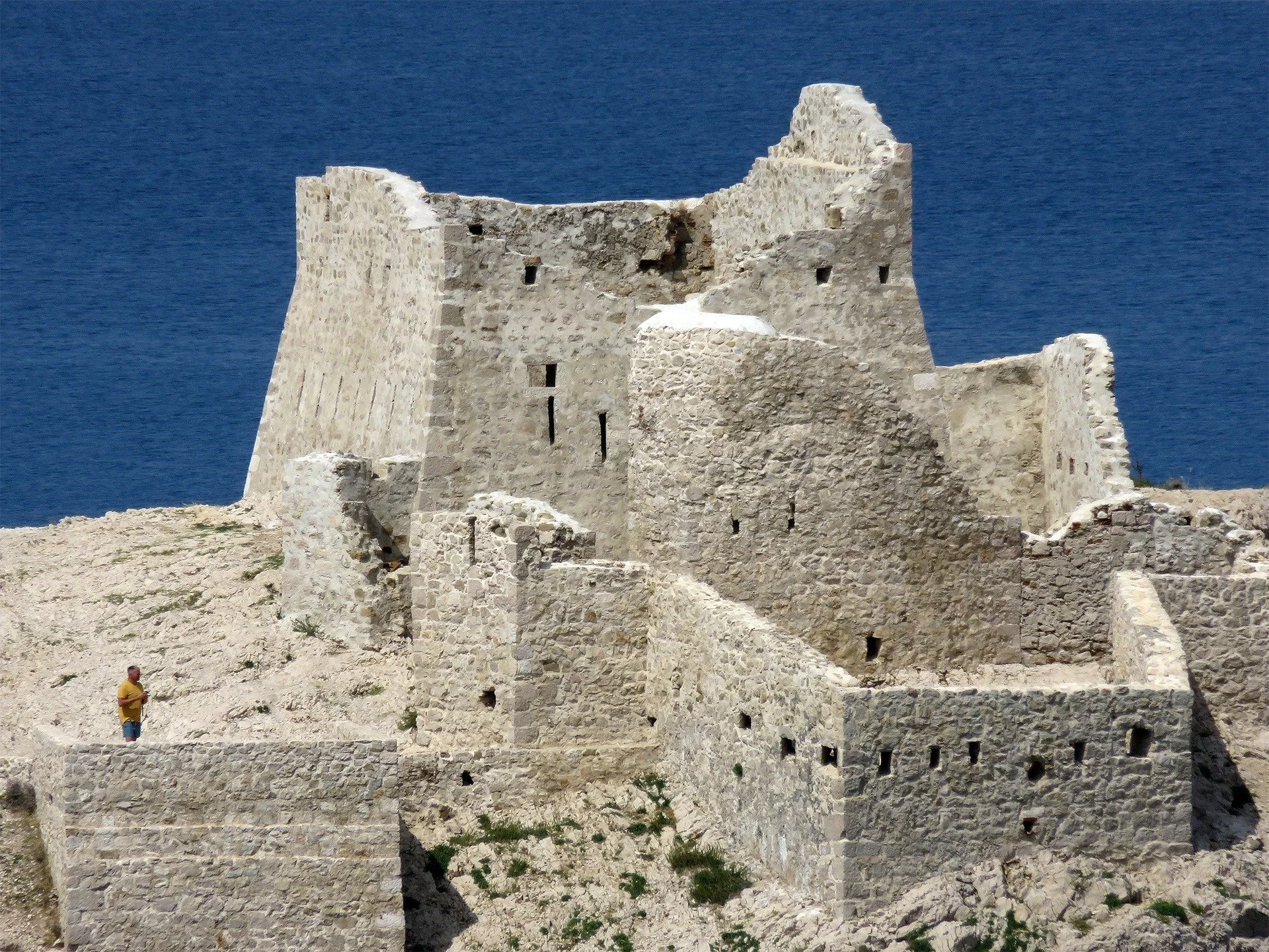 The desolation of Pag, Croatia. Yes, I watched the Hobbit movies recently.

#canonphotography #shotoncanon #photography #streetphotography #croatia #pag #zadar #dalmatia #hrvatska #architecture