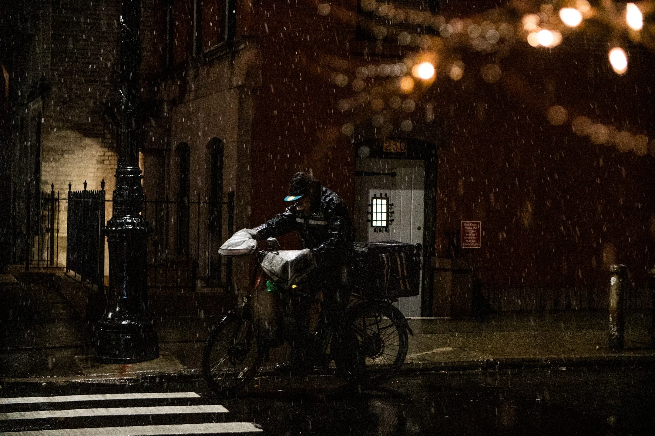 Wintry night in the West Village, New York City.

#canonphotography #shotoncanon #canonm50 #photography #streetphotography #newyorkcity #nyc #manhattan #winter #snow