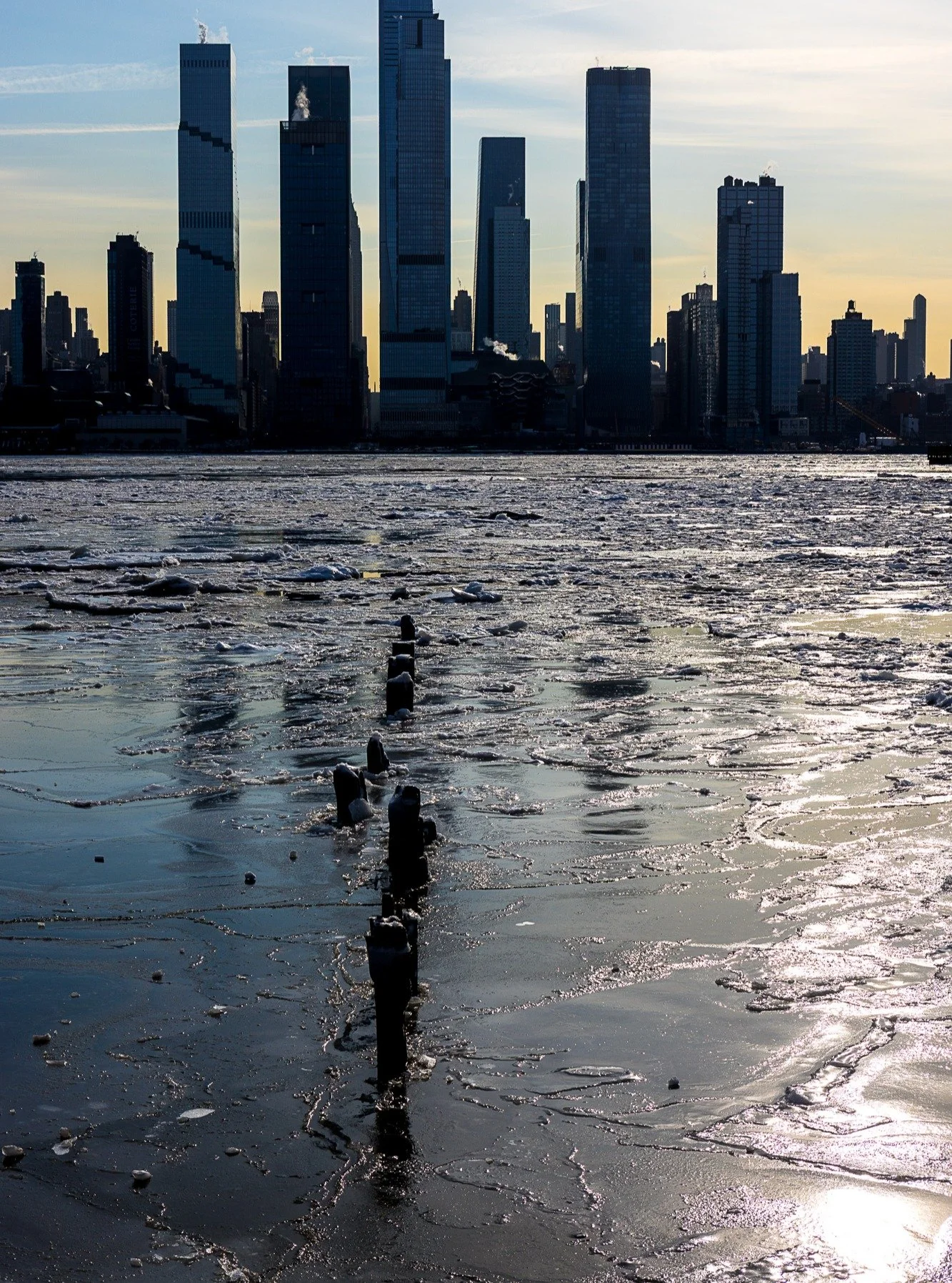 Frozen waters, New York City.

#newyorkcity #nyc #manhattan #streetphotography #photography #canonr #canonphotography #shotoncanon
